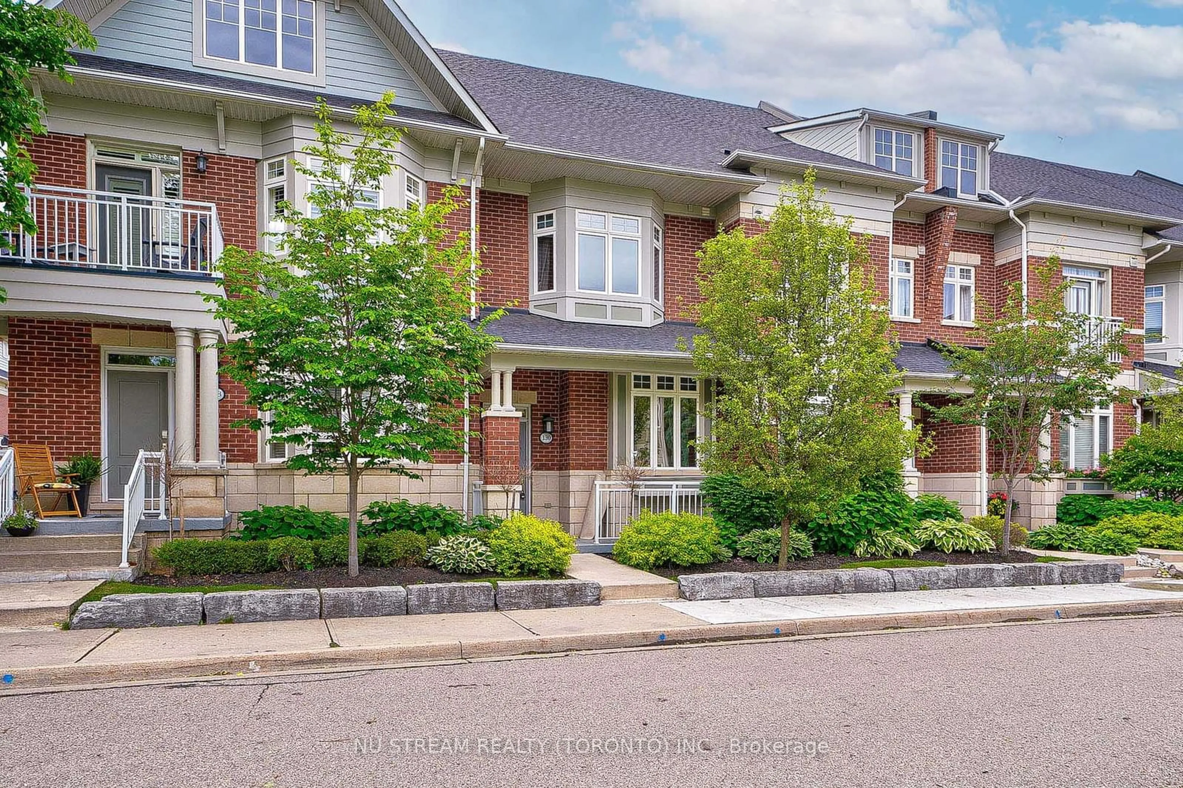 A pic from exterior of the house or condo for 130 Waterside Dr, Mississauga Ontario L5G 4T8