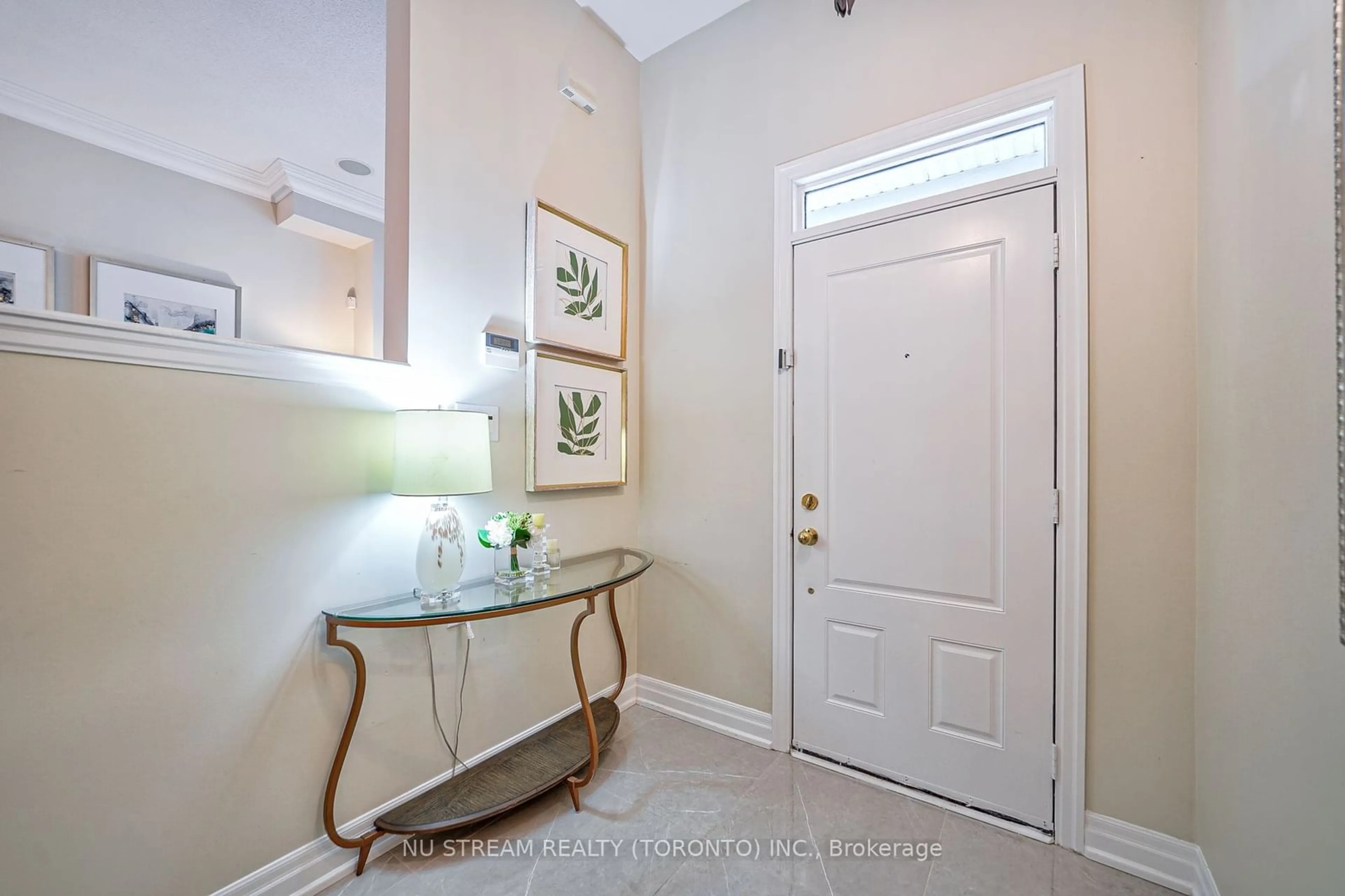 Indoor entryway for 130 Waterside Dr, Mississauga Ontario L5G 4T8