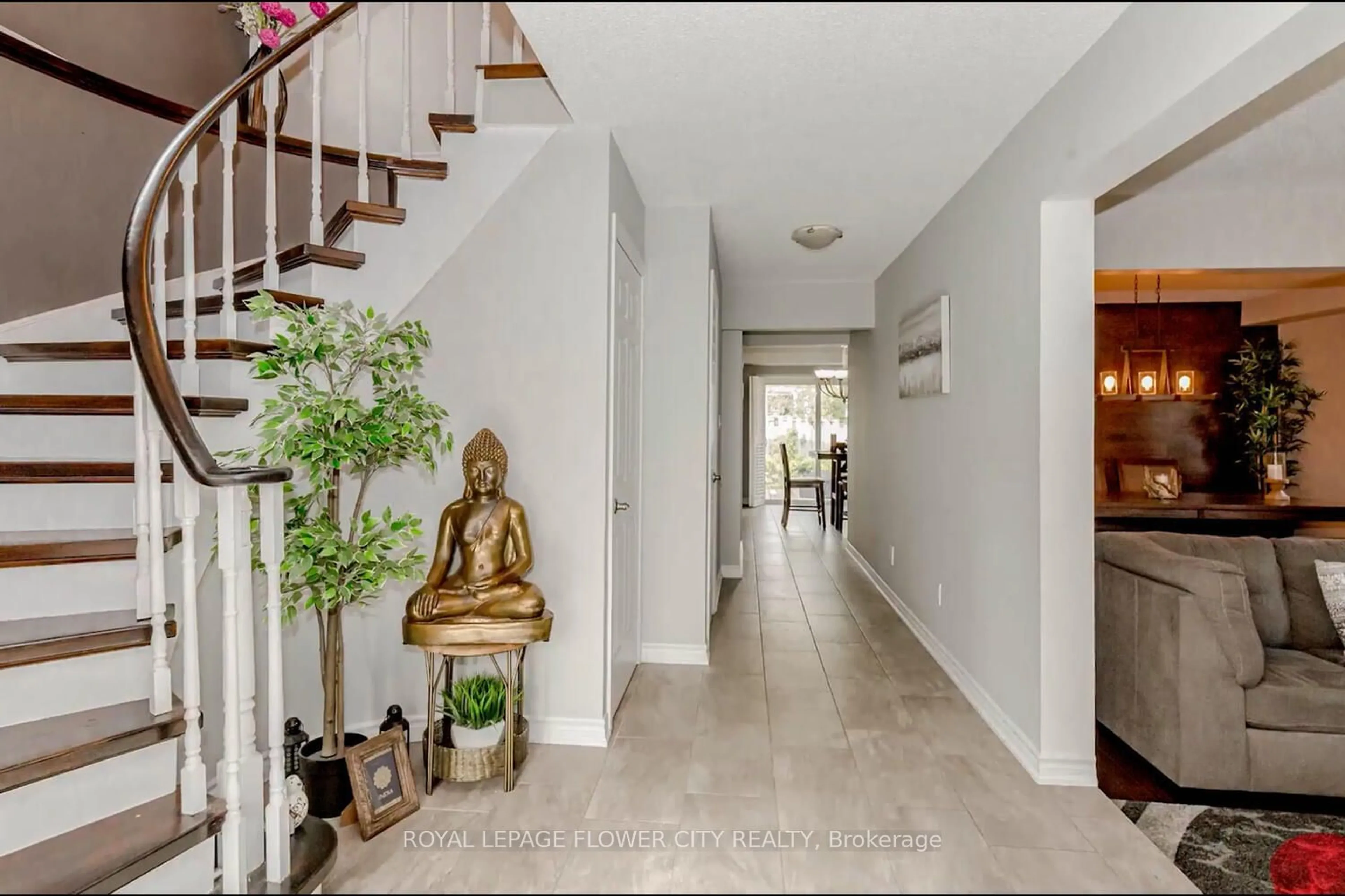 Indoor entryway for 14 Hallen Rd, Brampton Ontario L6Y 0V6