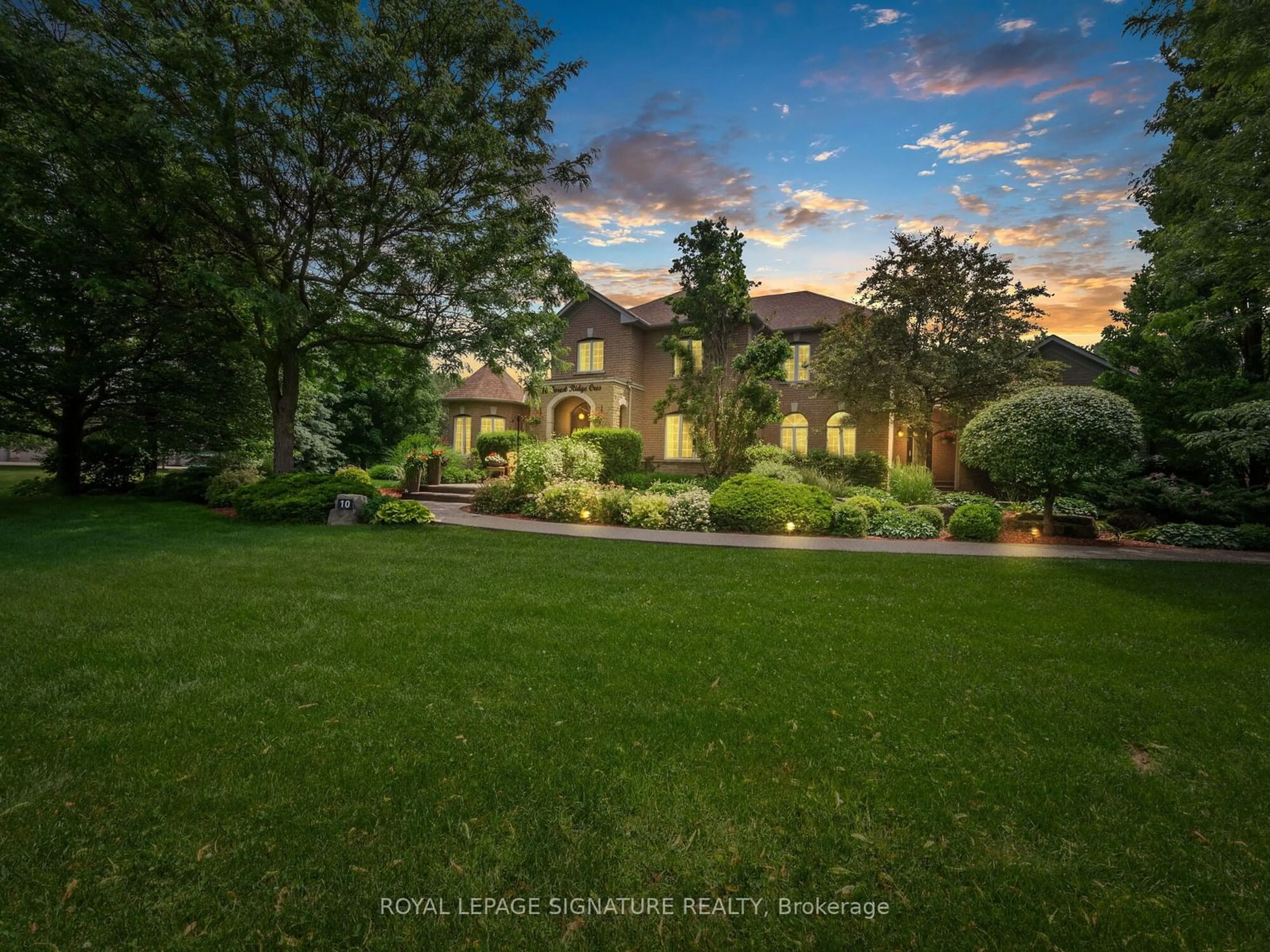 A pic from exterior of the house or condo for 10 Forest Ridge Cres, Halton Hills Ontario L0P 1H0