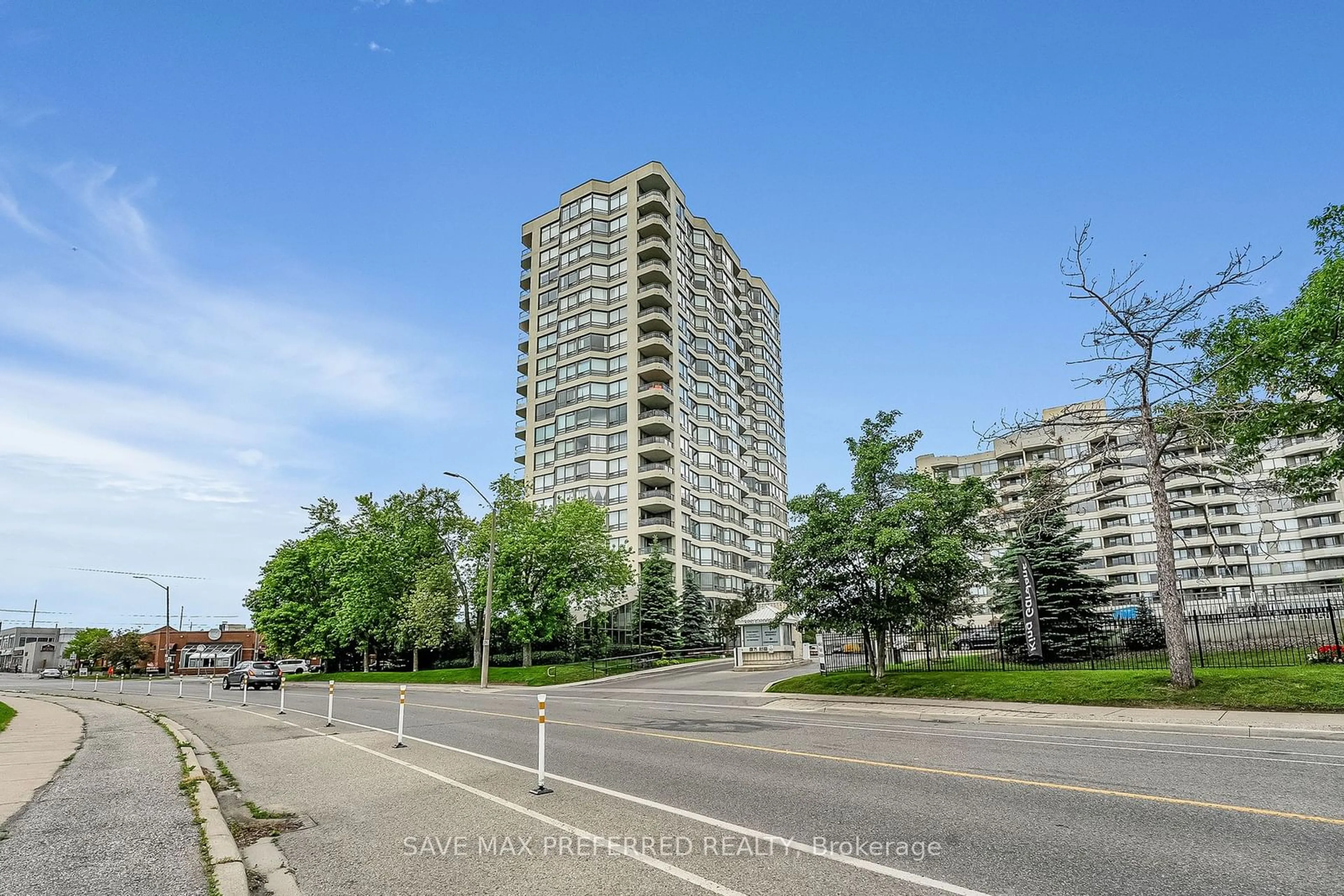 A pic from exterior of the house or condo for 75 King St #1805, Mississauga Ontario L5A 4G5