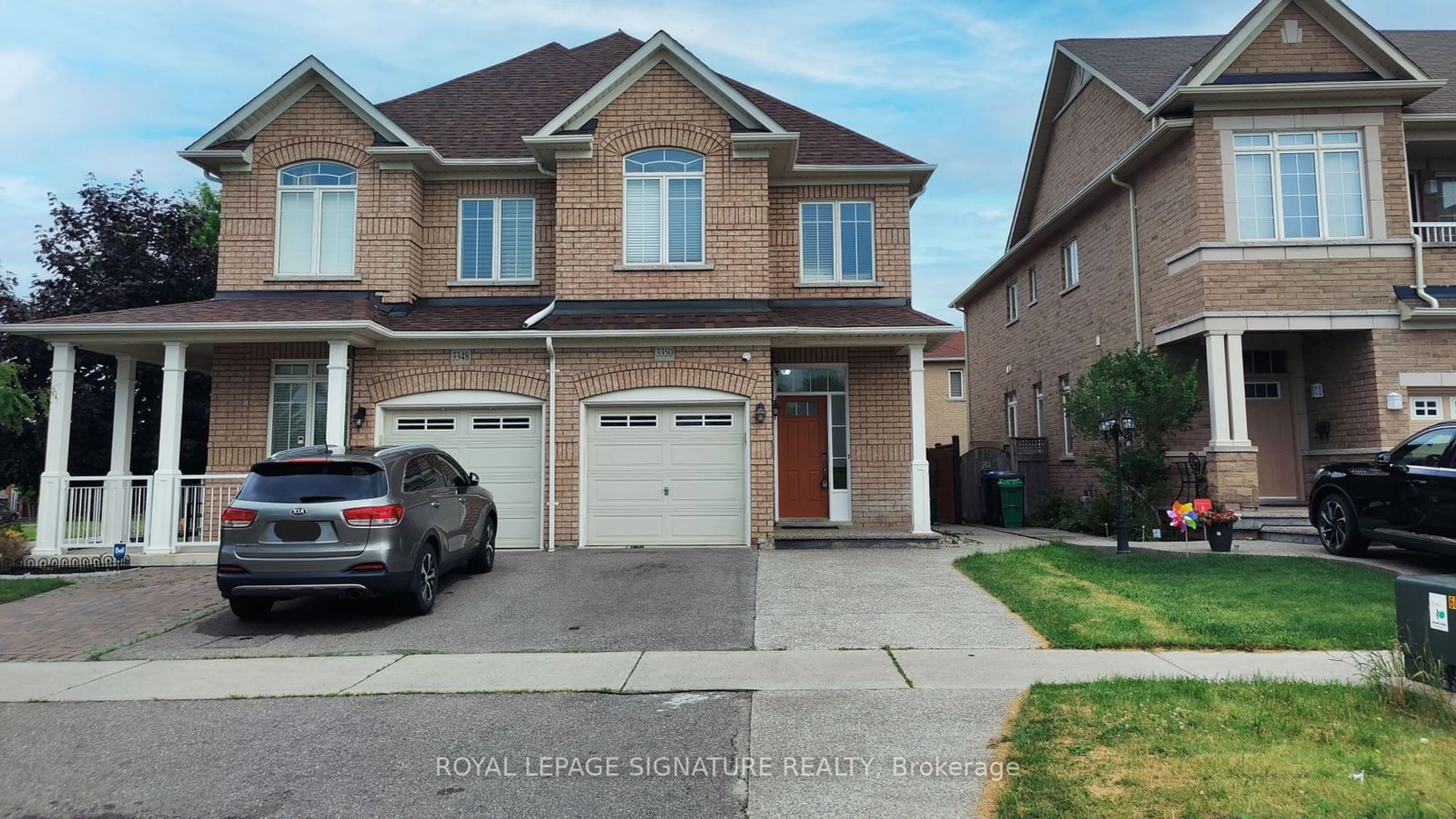 A pic from exterior of the house or condo for 3350 Sunlight St, Mississauga Ontario L5M 0G8