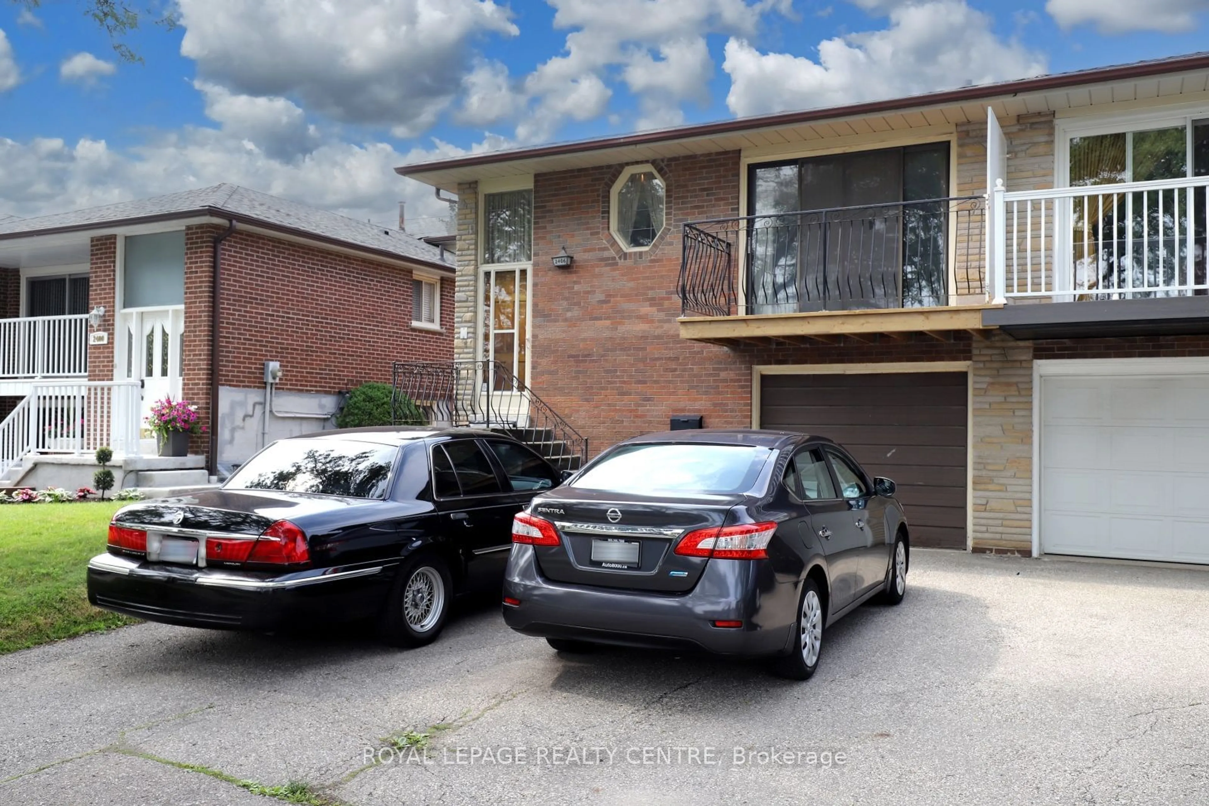 Frontside or backside of a home for 2406 Cashmere Ave, Mississauga Ontario L5B 2M6