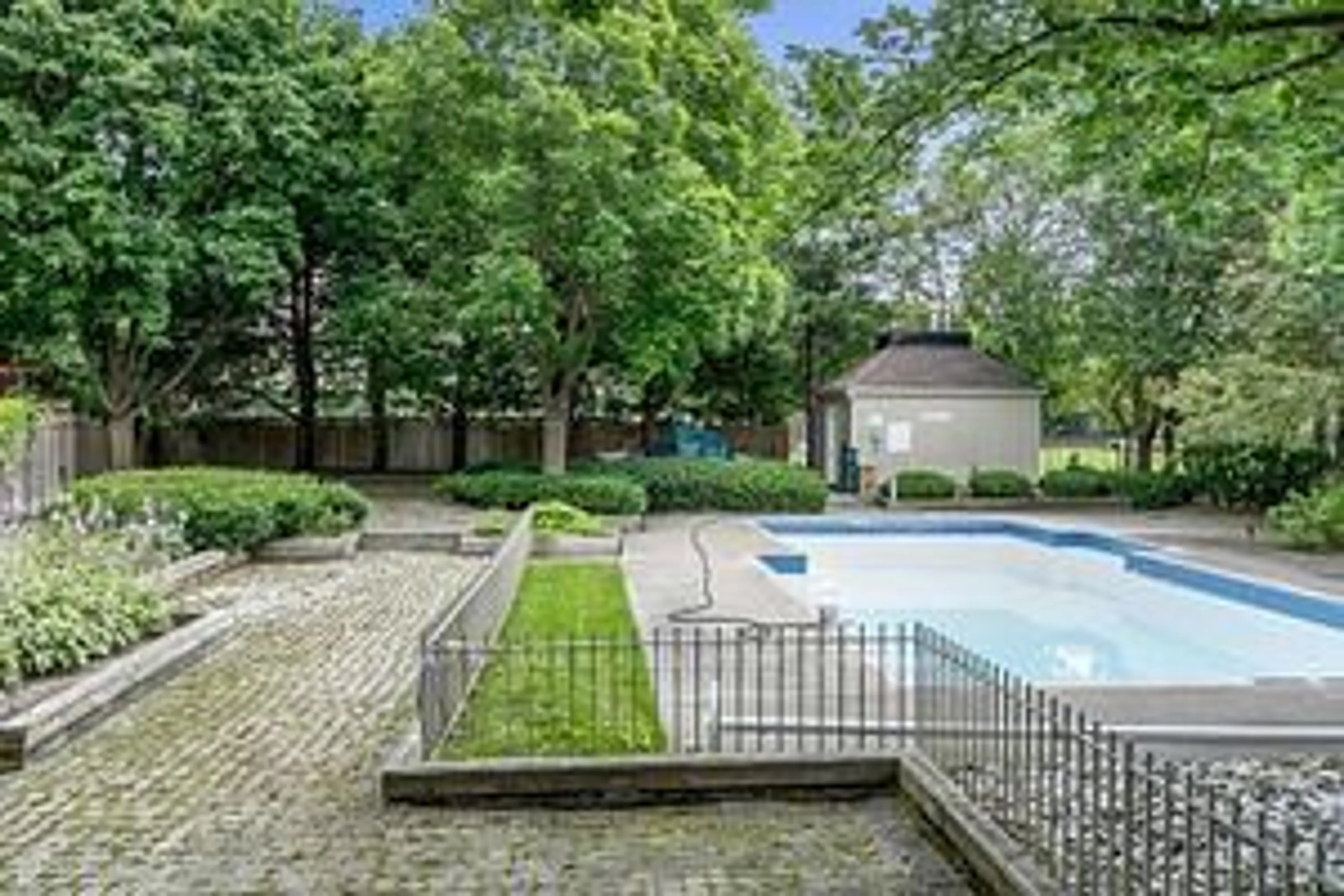 Indoor or outdoor pool for 4635 Regents Terr #53, Mississauga Ontario L5R 1X3