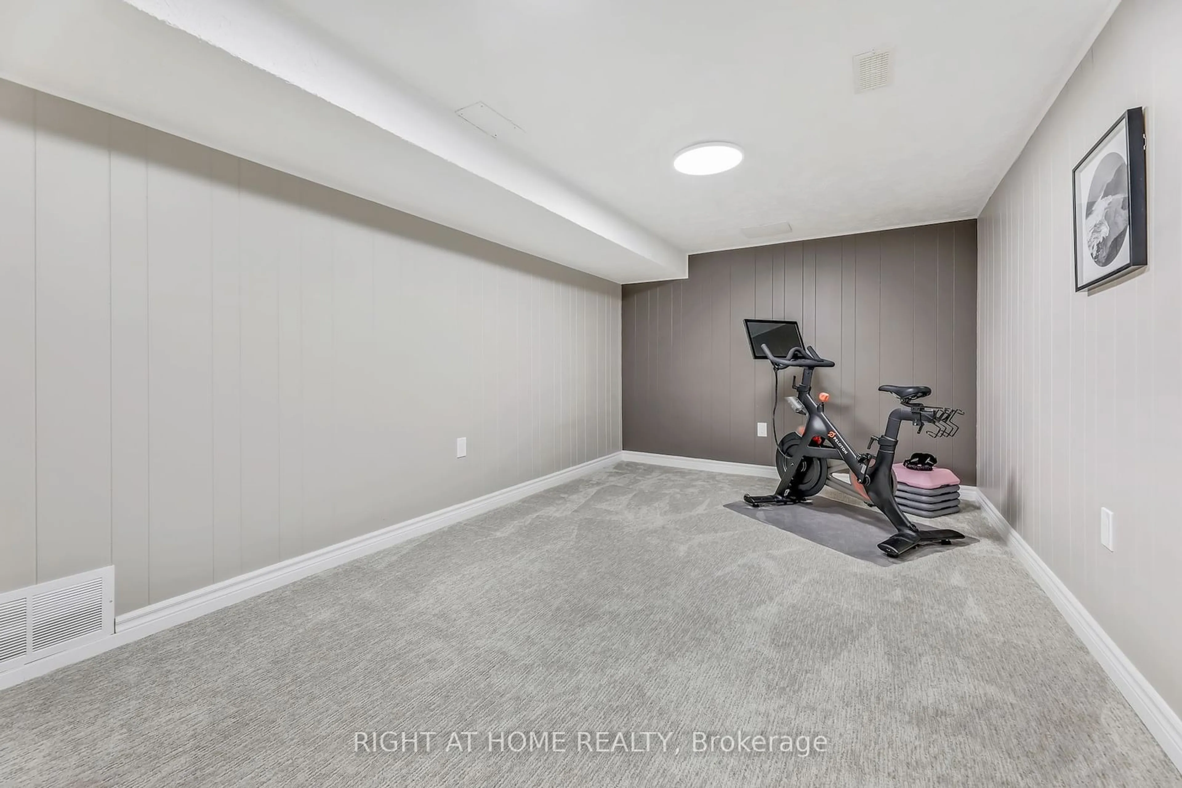 Gym or fitness room for 650 Jennifer Cres, Burlington Ontario L7N 3B3