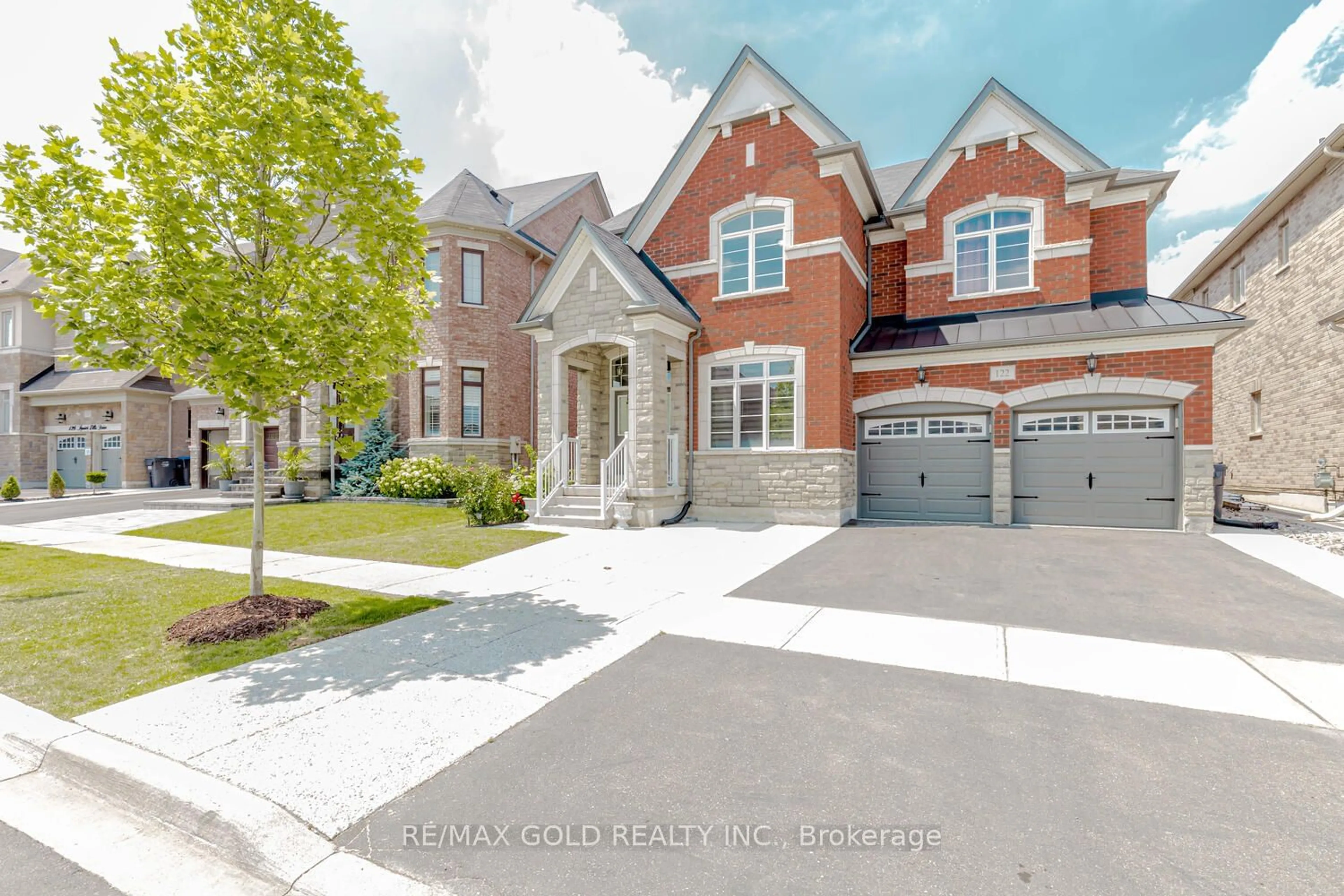 Home with brick exterior material for 122 Squire Ellis Dr, Brampton Ontario L6P 4J4