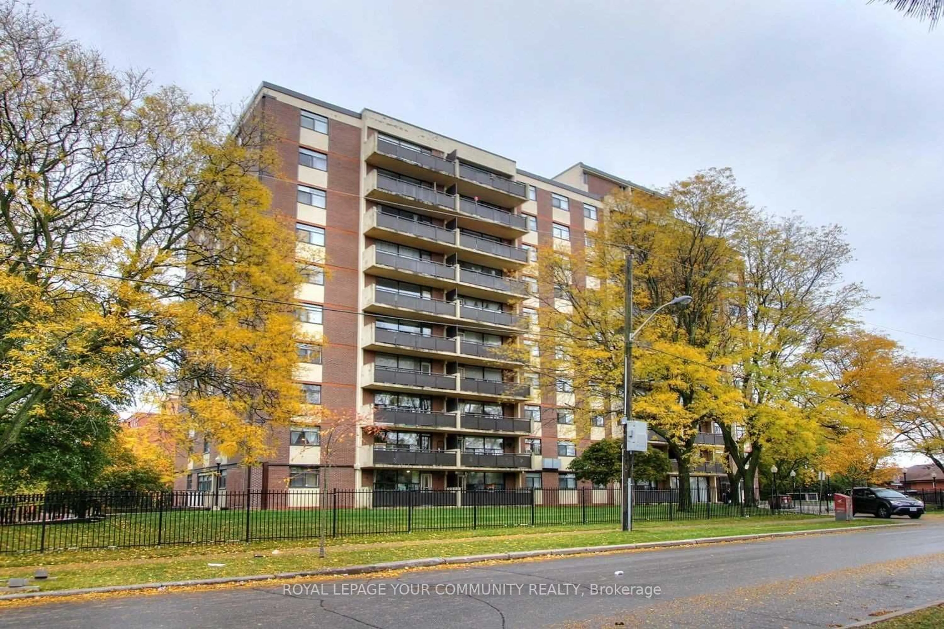 A pic from exterior of the house or condo for 5 Frith Rd #305, Toronto Ontario M3N 2L5