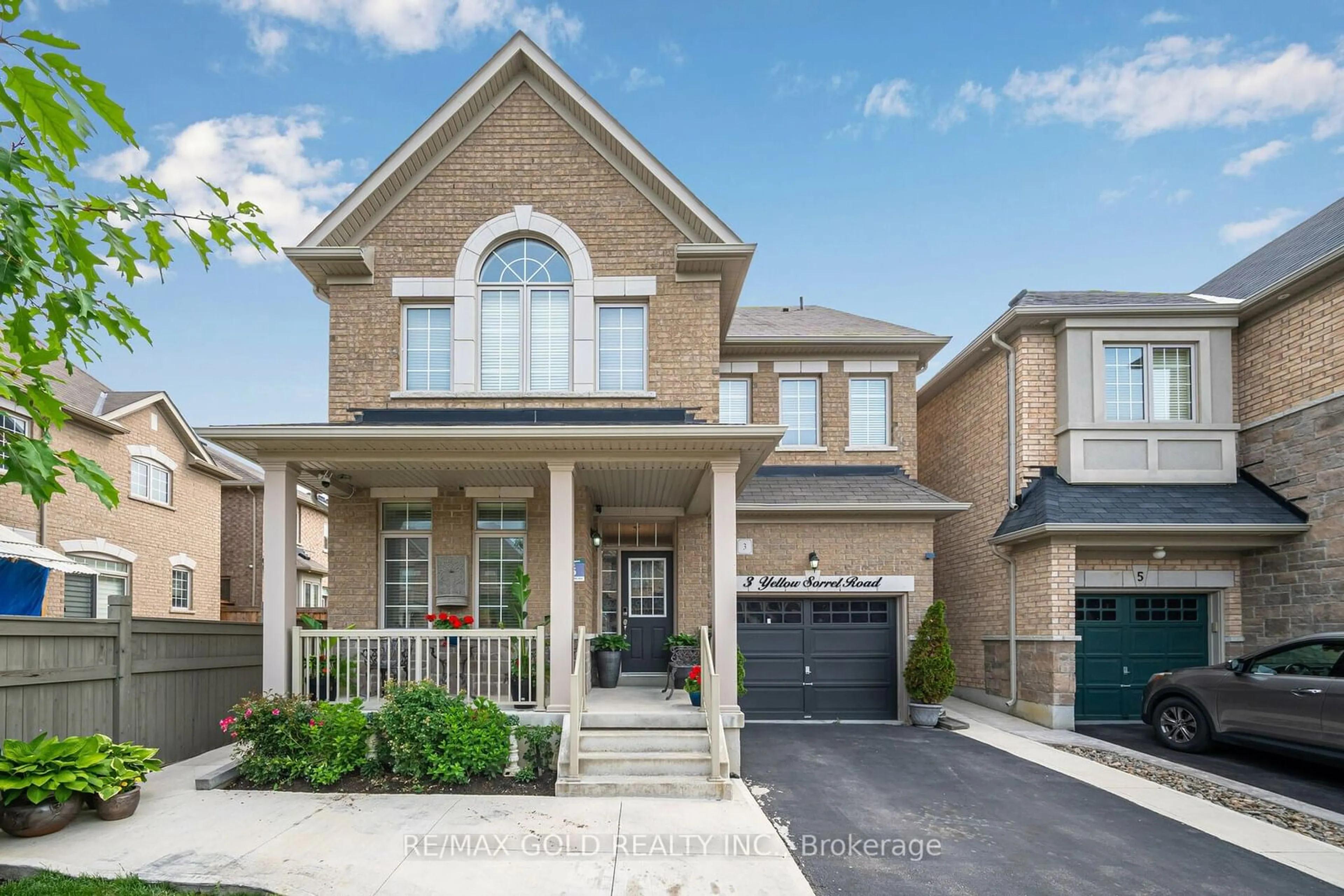 Home with brick exterior material for 3 Yellow Sorrel Rd, Brampton Ontario L6R 3V8