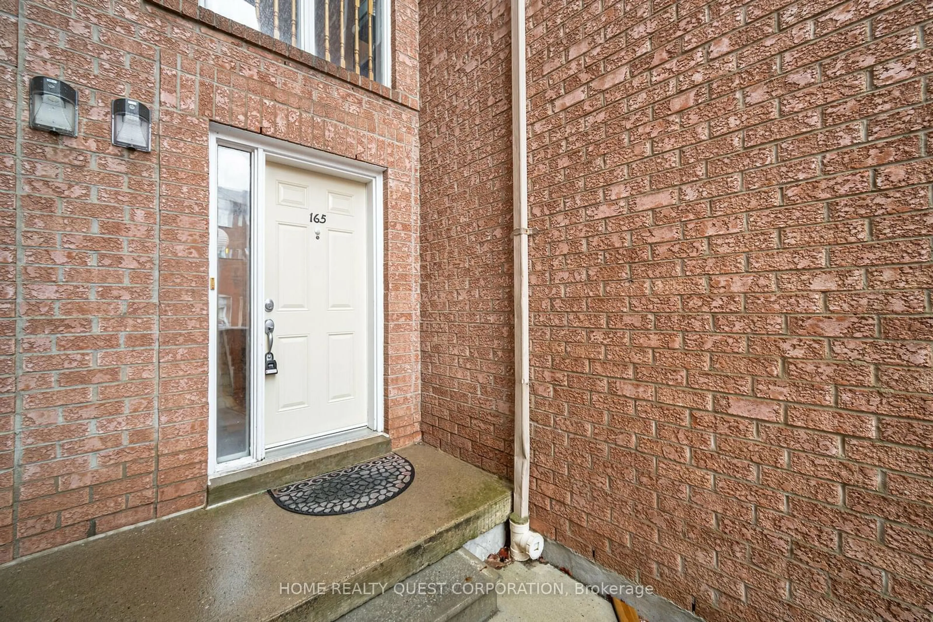 Indoor entryway for 99 Bristol Rd #165, Mississauga Ontario L4Z 3P4