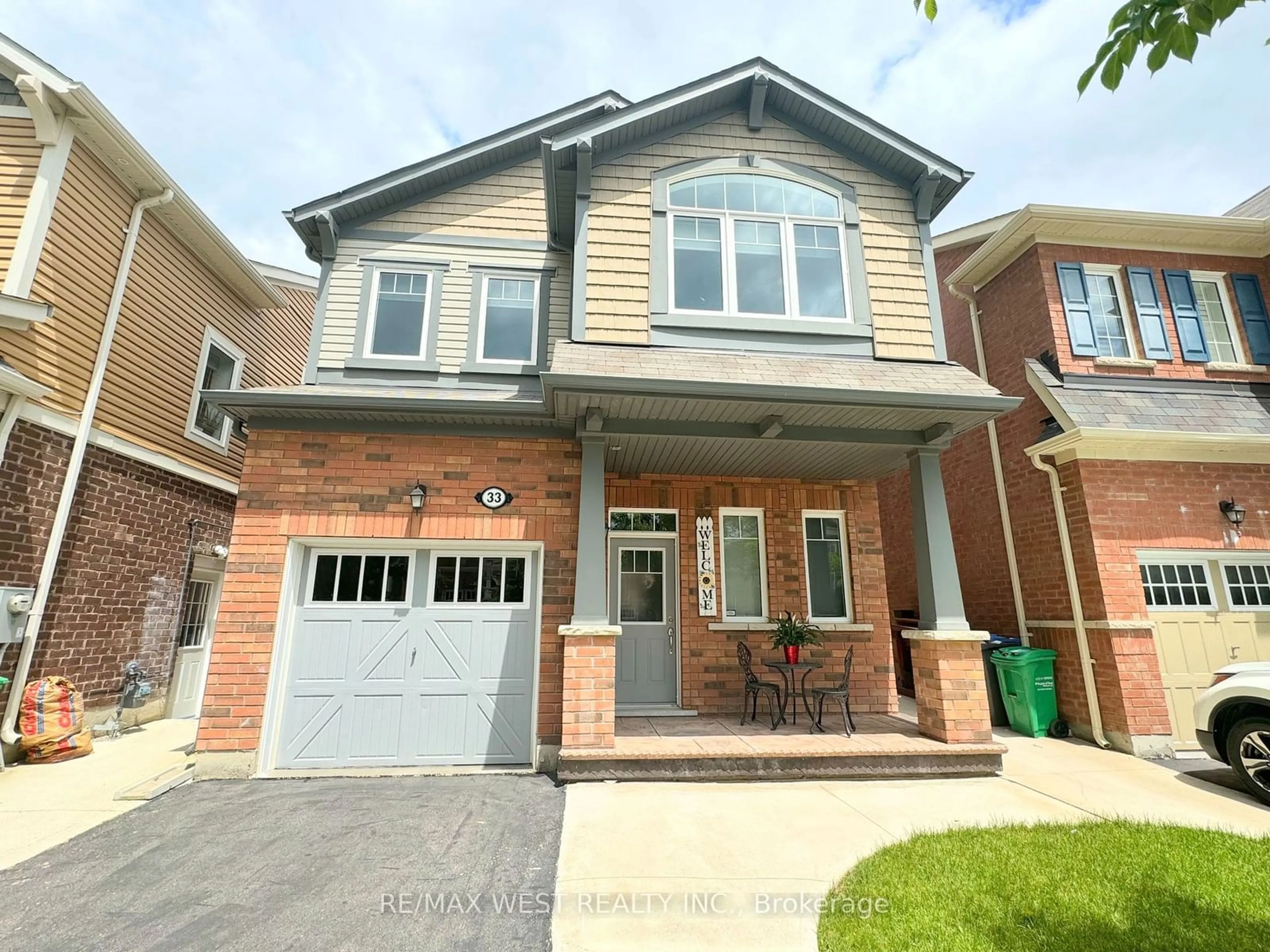 Home with brick exterior material for 33 Feeder St, Brampton Ontario L7A 4T9
