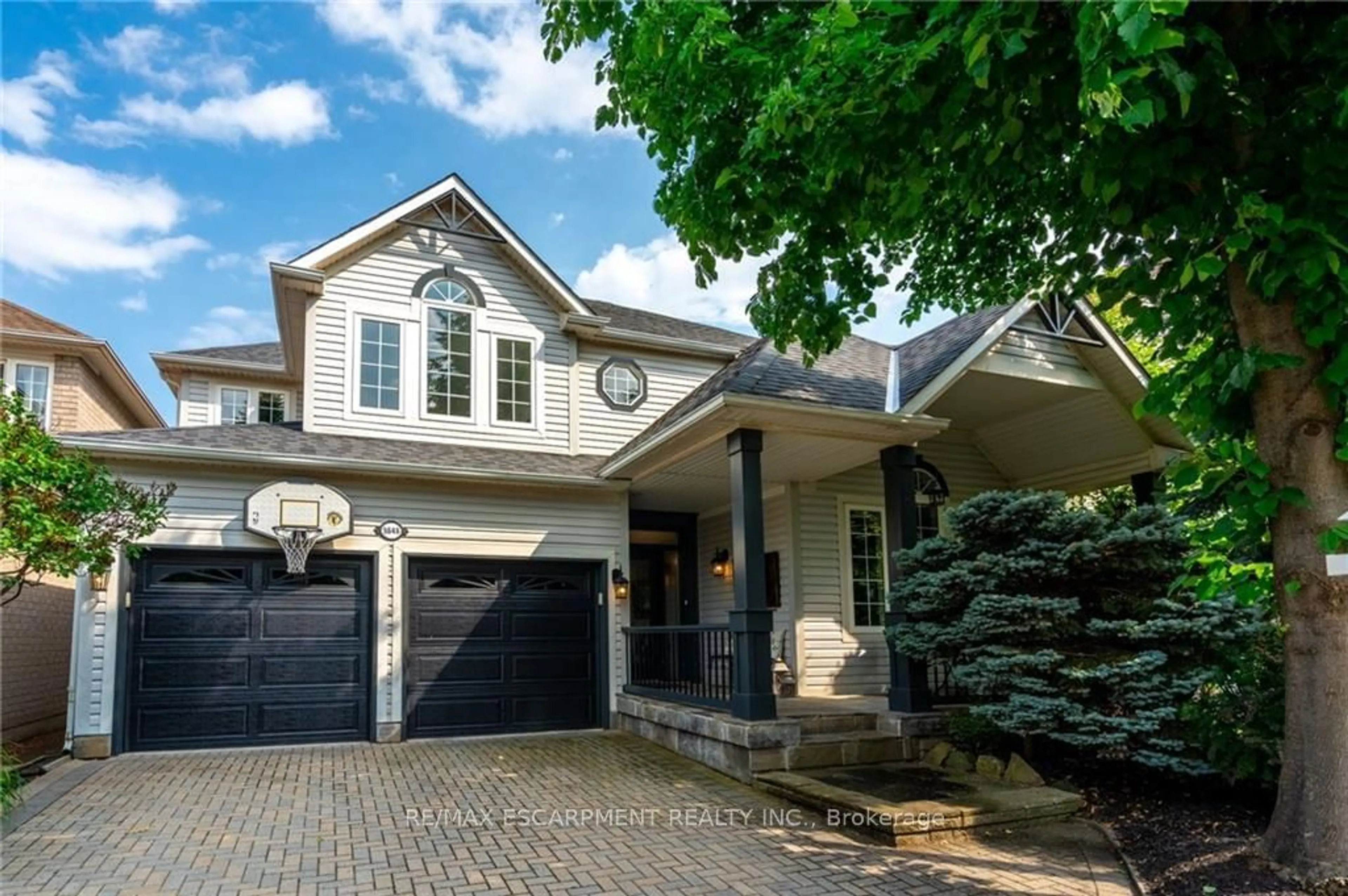 Home with brick exterior material for 5646 ROSEVILLE Crt, Burlington Ontario L7L 6V3