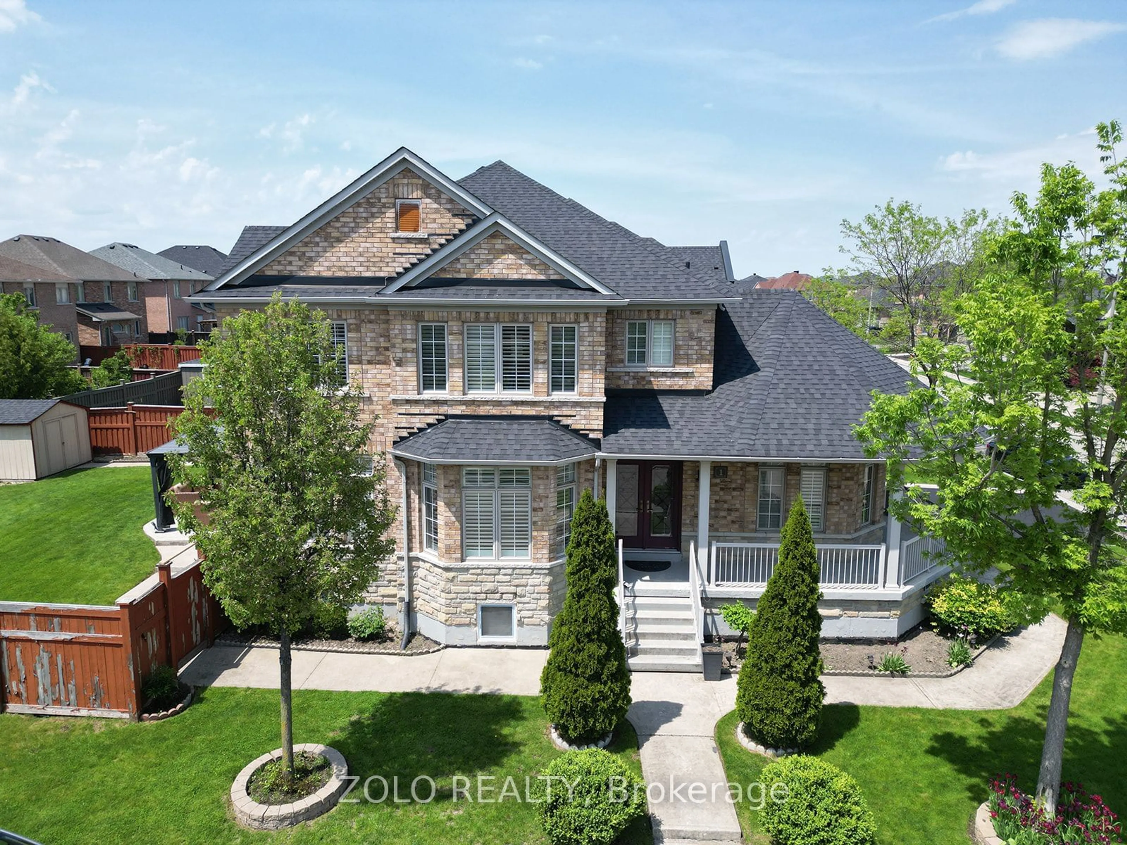 Frontside or backside of a home for 1 Prada Crt, Brampton Ontario L6P 2K2