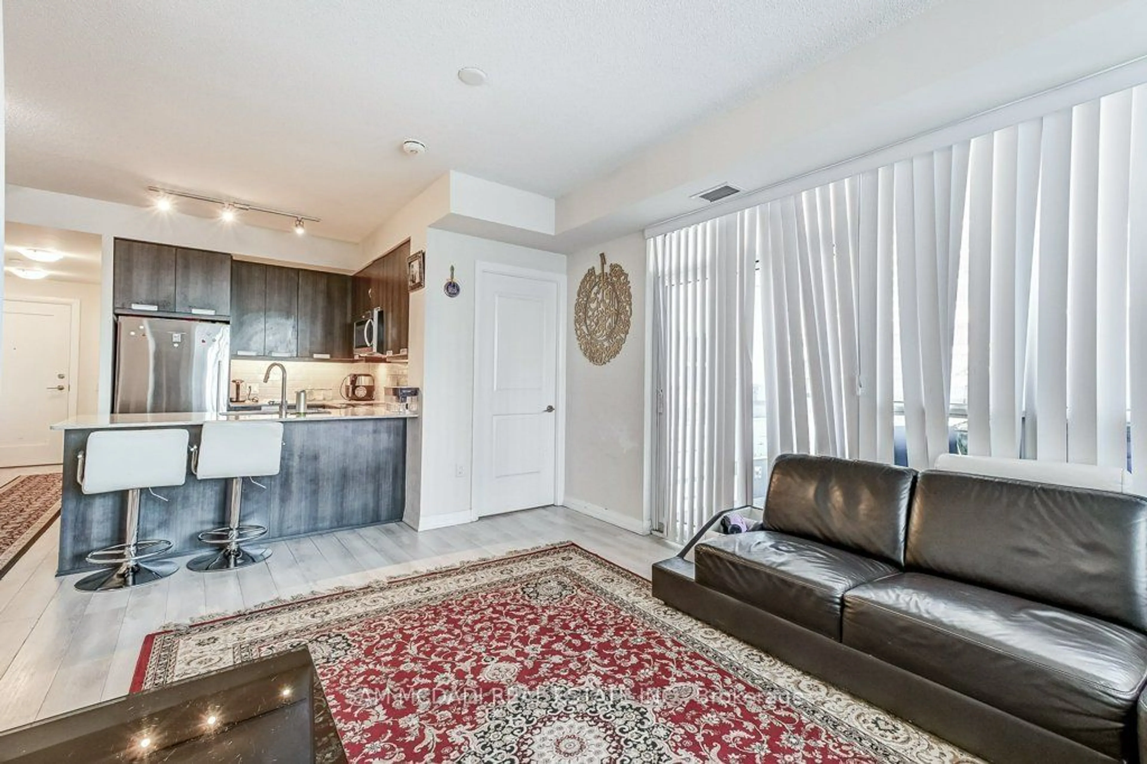 Living room for 35 Watergarden Dr #413, Mississauga Ontario L5R 0G8