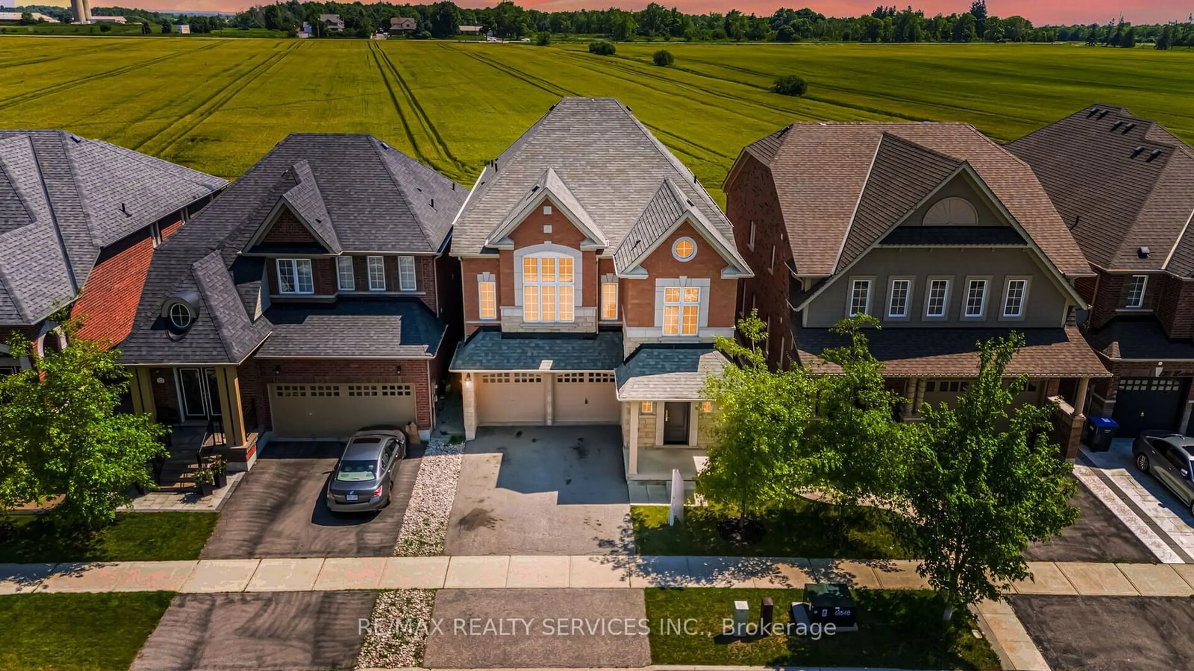 Frontside or backside of a home for 259 Bonnieglen Farm Blvd, Caledon Ontario L7C 3Y4