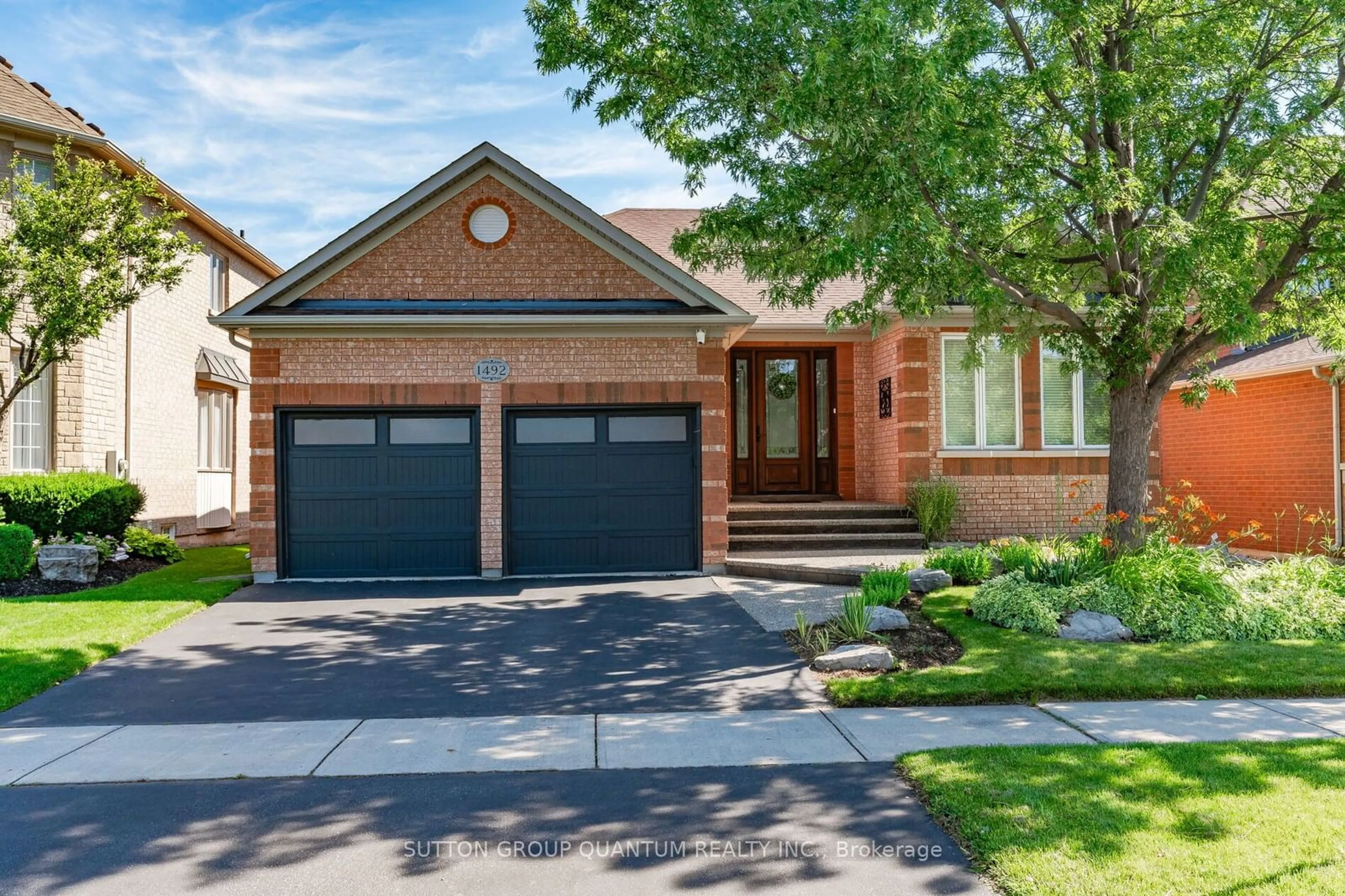 Home with brick exterior material for 1492 Pinery Cres, Oakville Ontario L6H 7J9