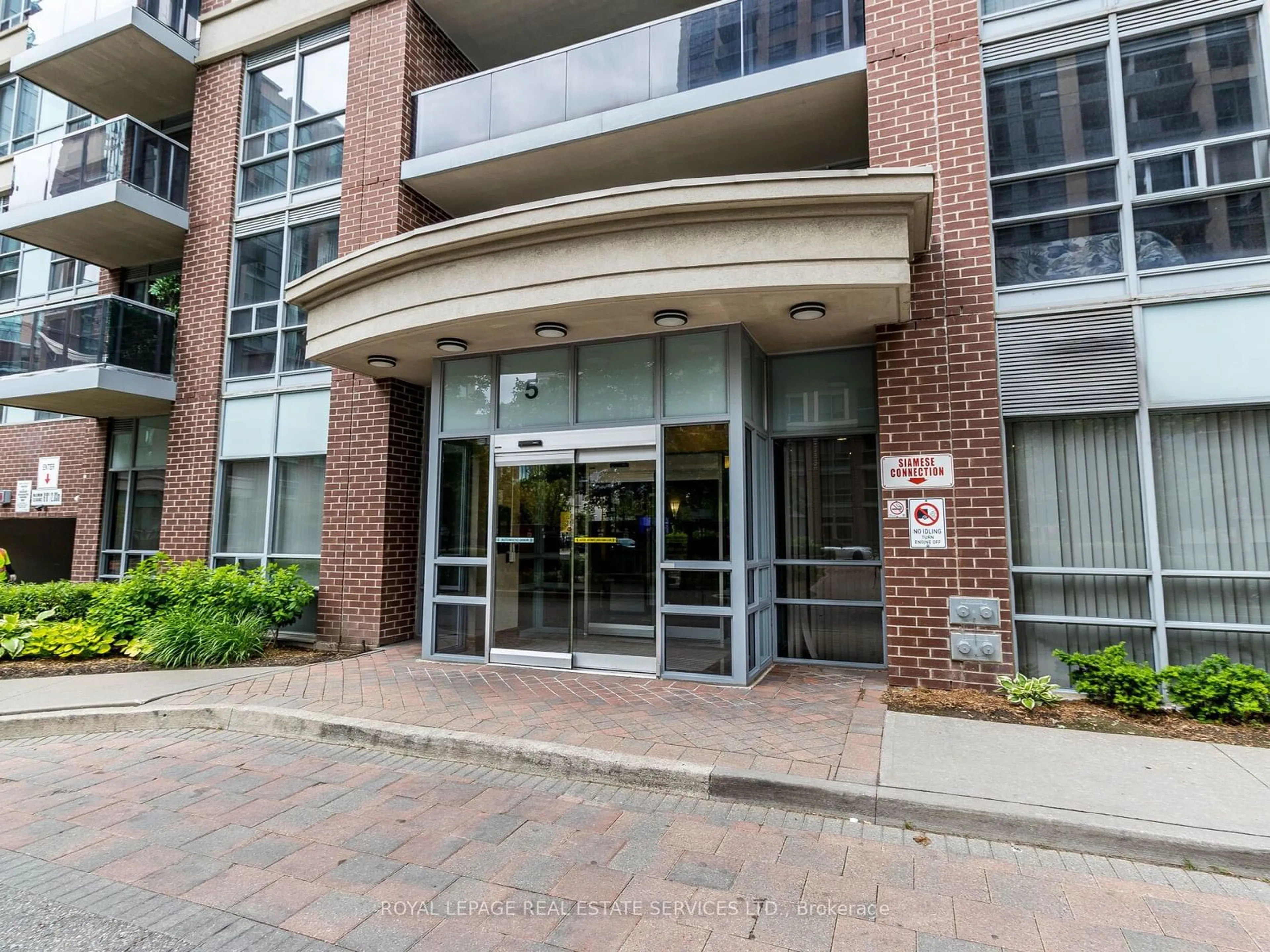 Indoor foyer for 5 Michael Power Pl #LPH09, Toronto Ontario M9A 0A3