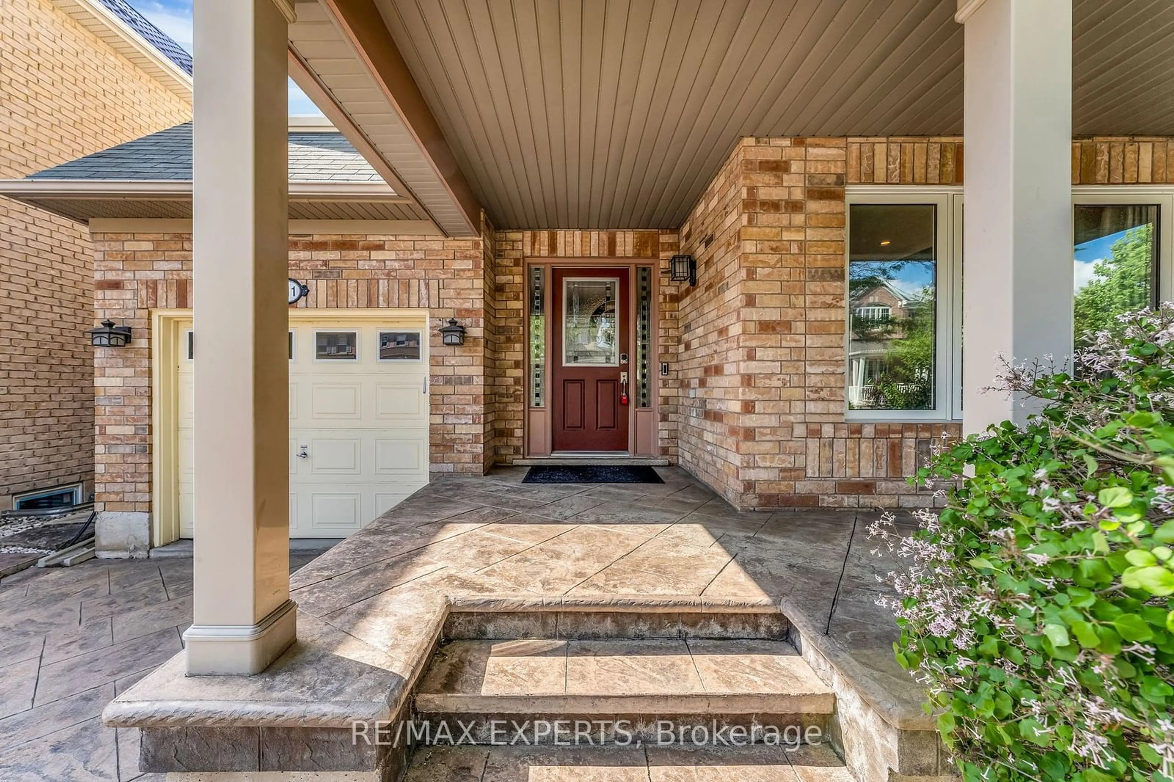 Indoor entryway for 711 Hood Terr, Milton Ontario L9T 0G9