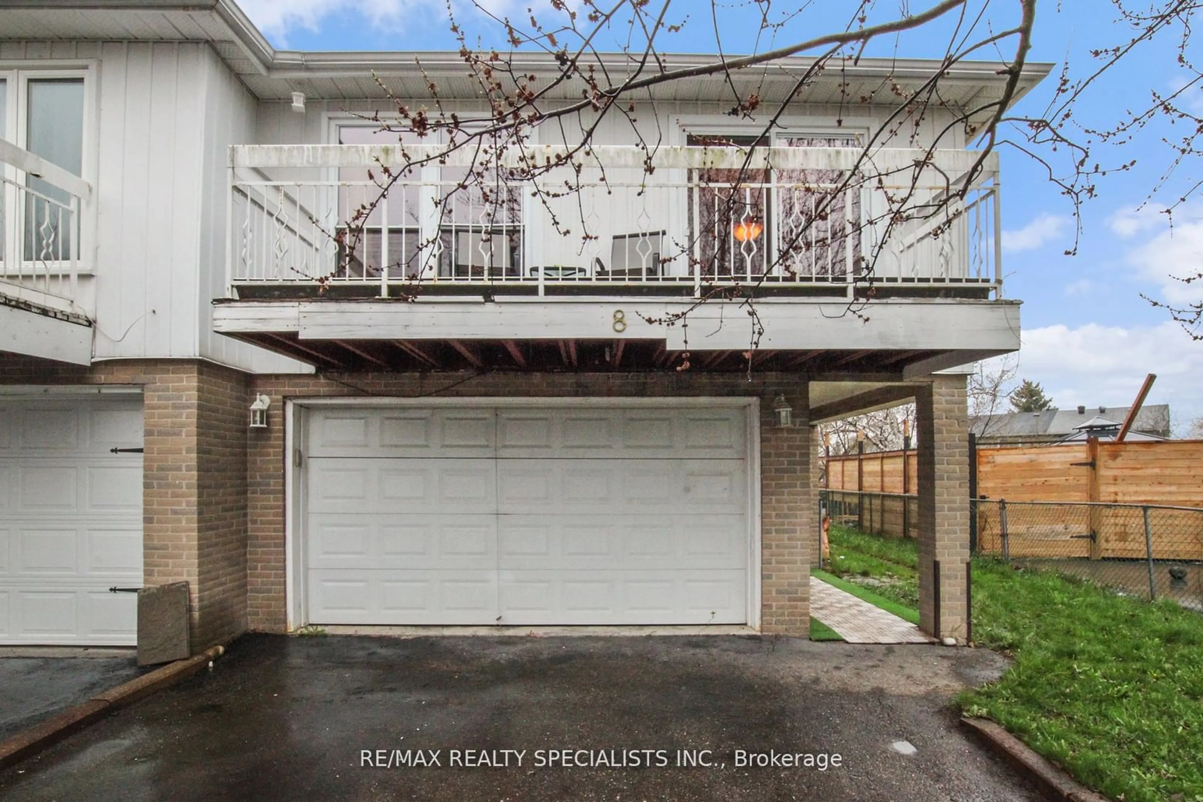 A pic from exterior of the house or condo for 8 Griselda Crt, Brampton Ontario L6S 1M6