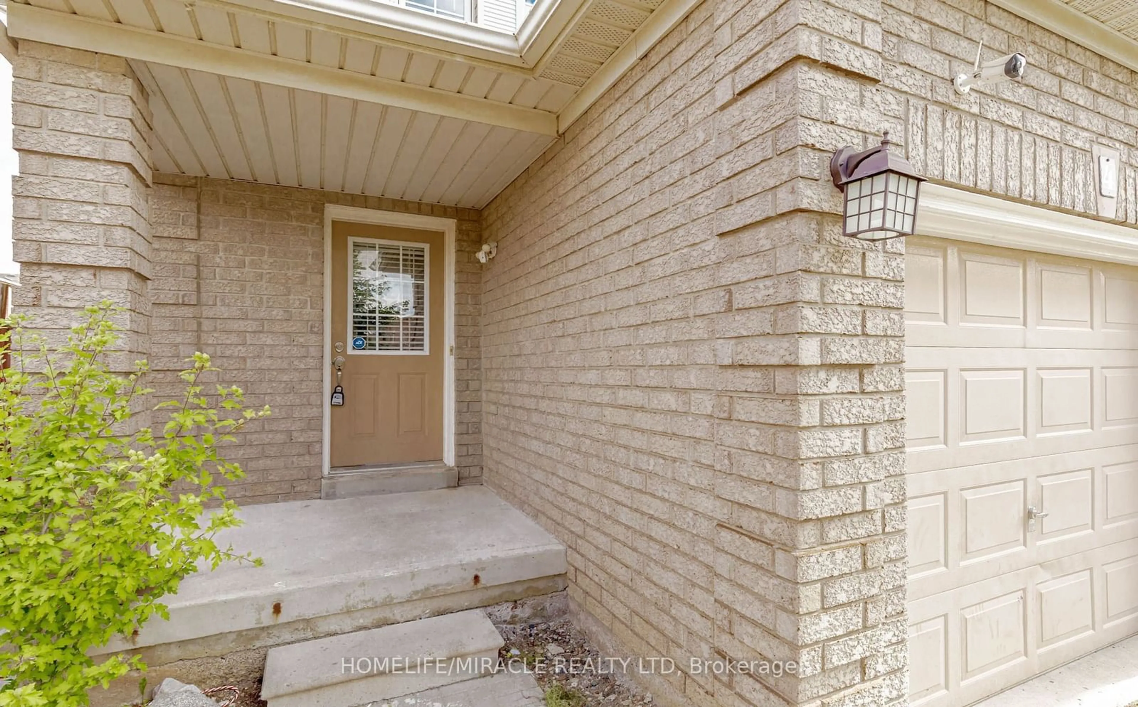 Indoor entryway for 4 Vauxhall Cres, Brampton Ontario L7A 3A3