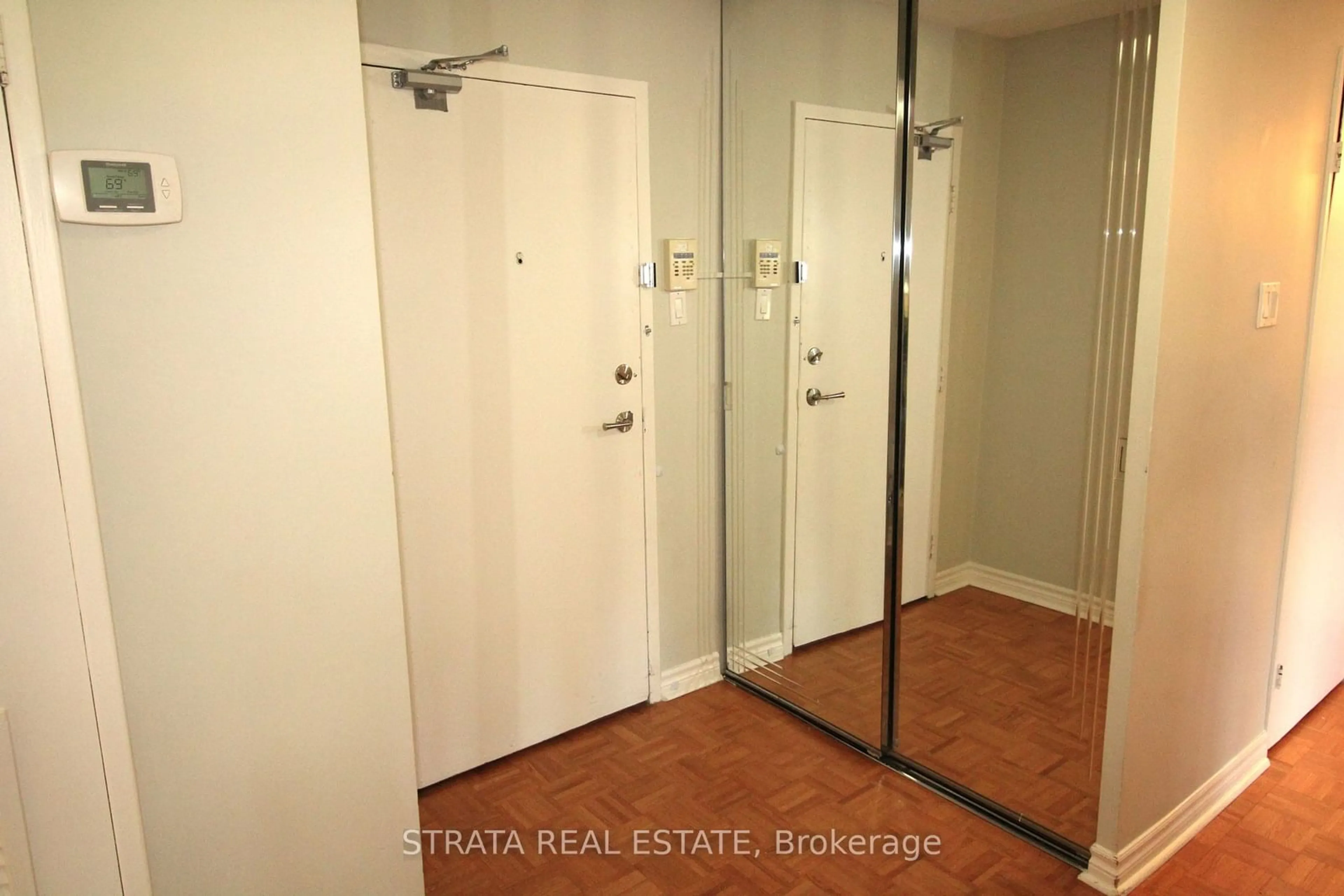 A pic of a room for 1333 Bloor St #315, Mississauga Ontario L4Y 3T6