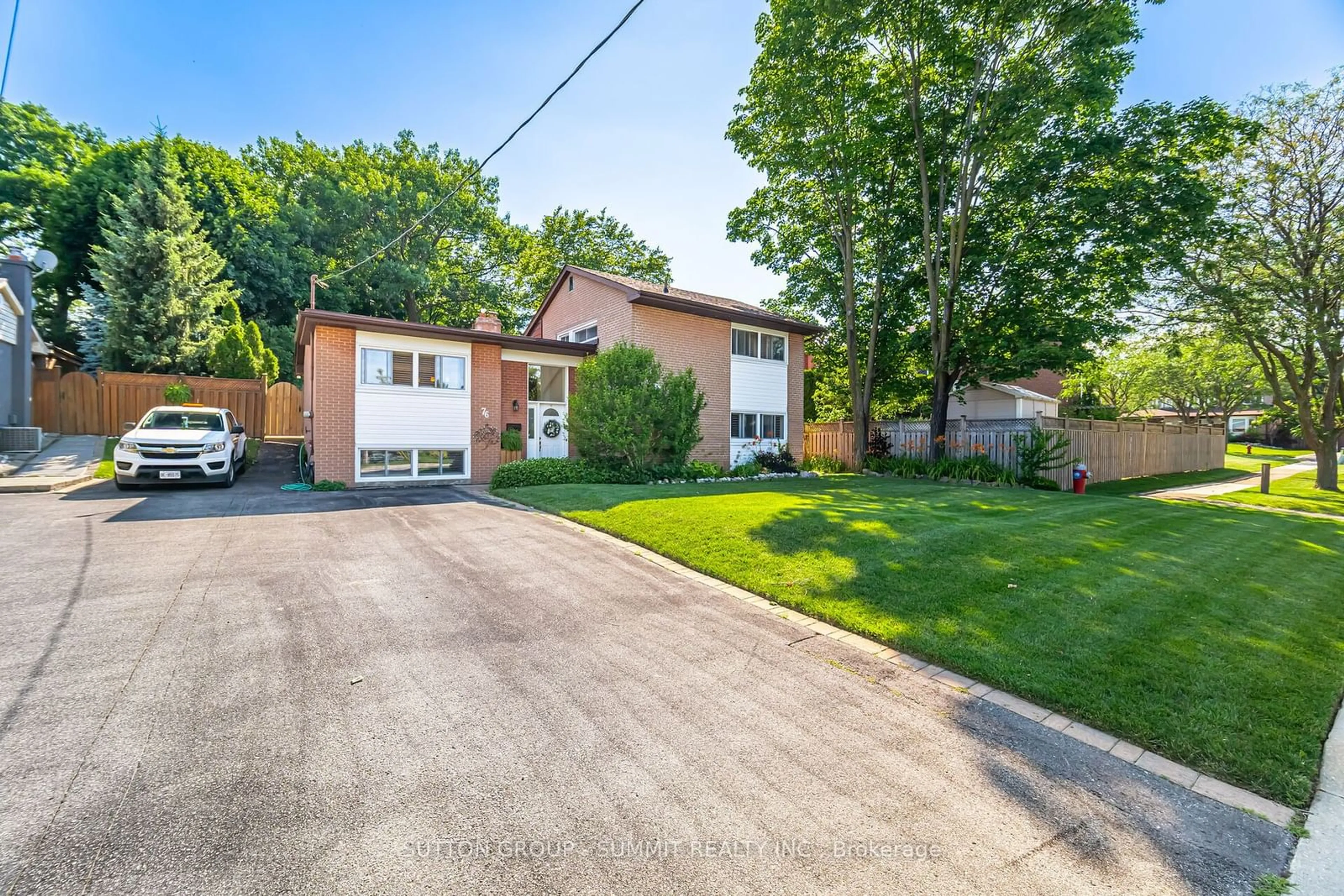 Frontside or backside of a home for 76 Vista Dr, Mississauga Ontario L5M 1C5