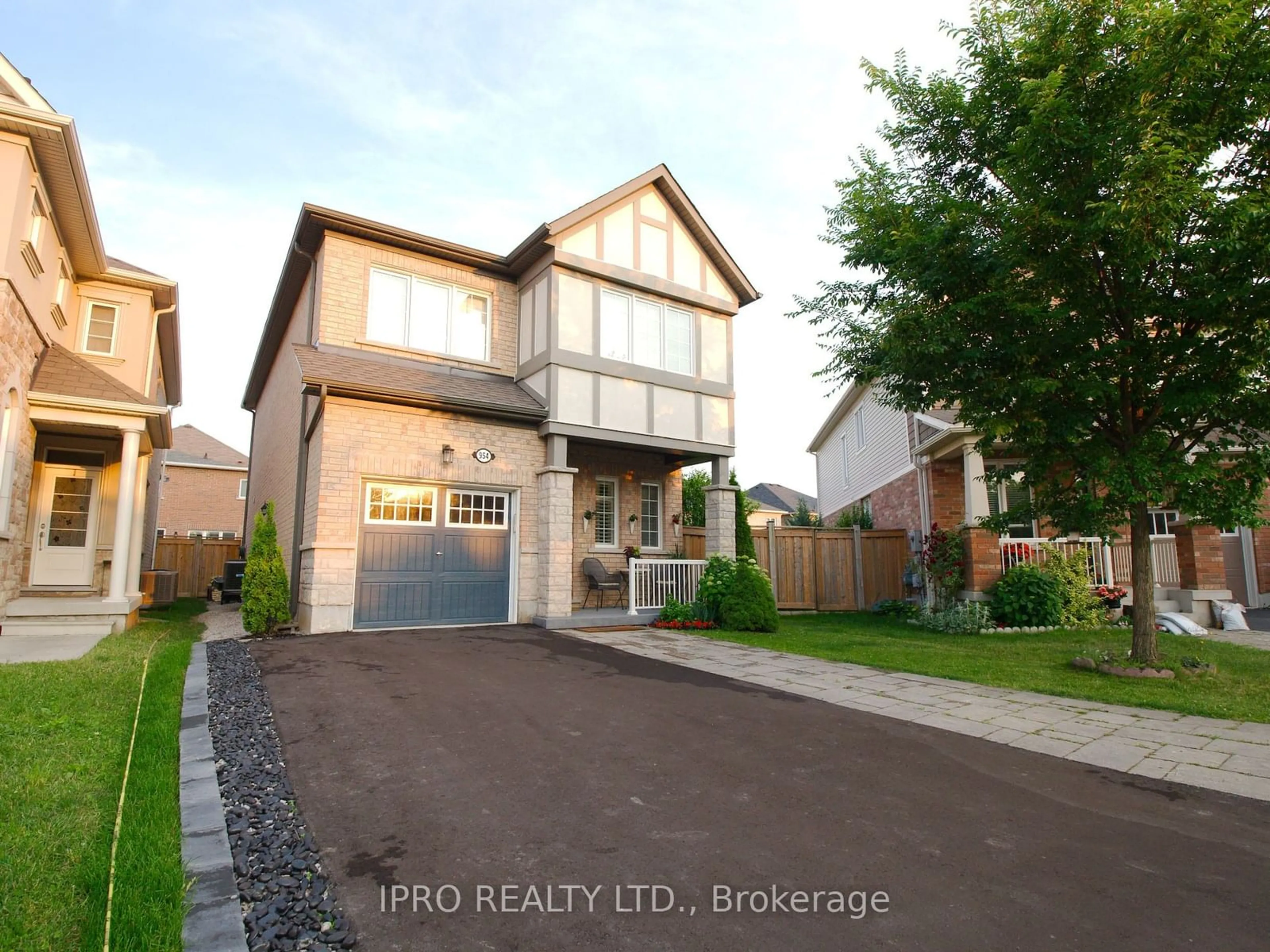 Frontside or backside of a home for 954 Penson Cres, Milton Ontario L9T 8Z7