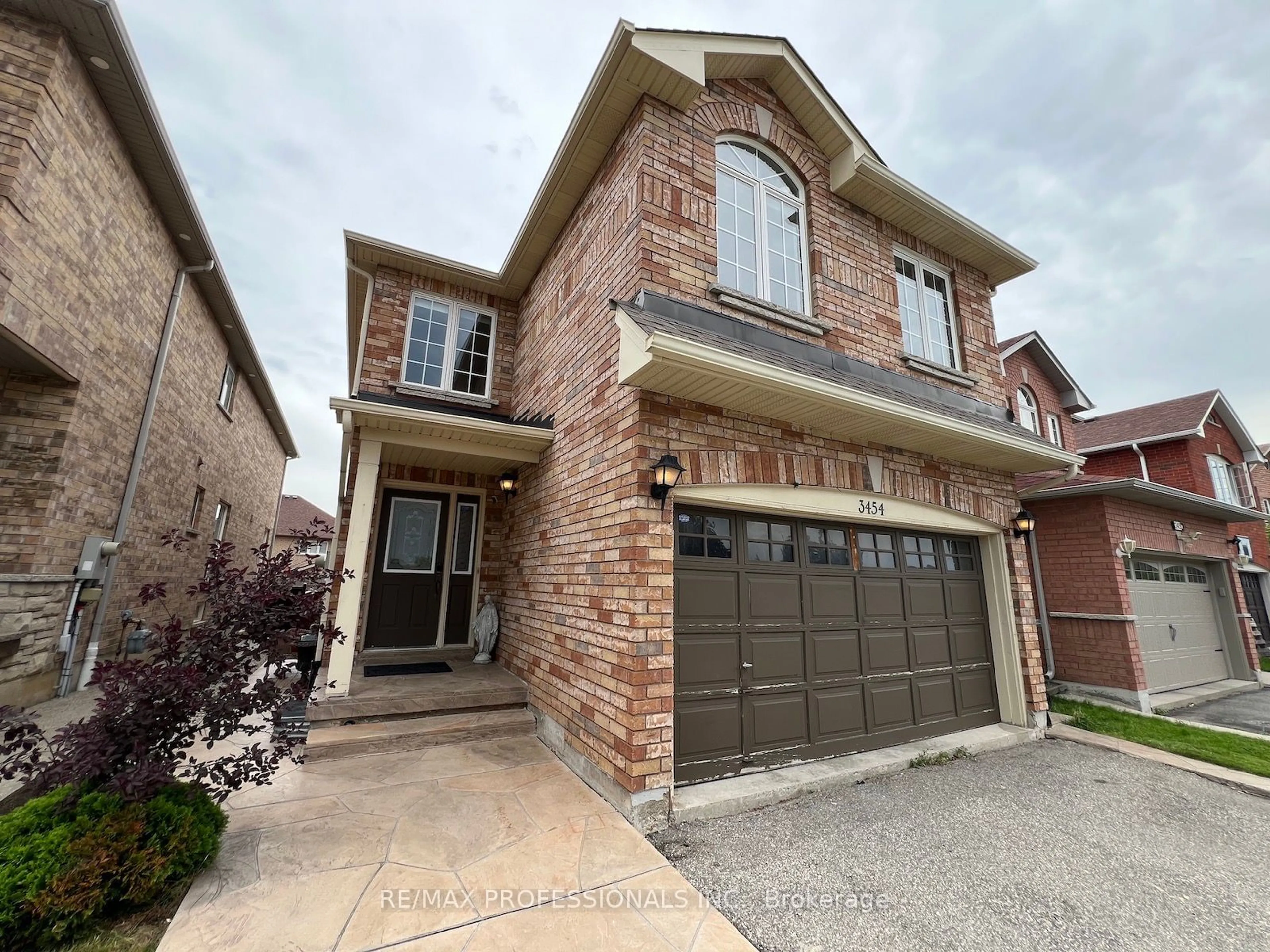 Home with brick exterior material for 3454 Crimson King Circ, Mississauga Ontario L5N 8N1
