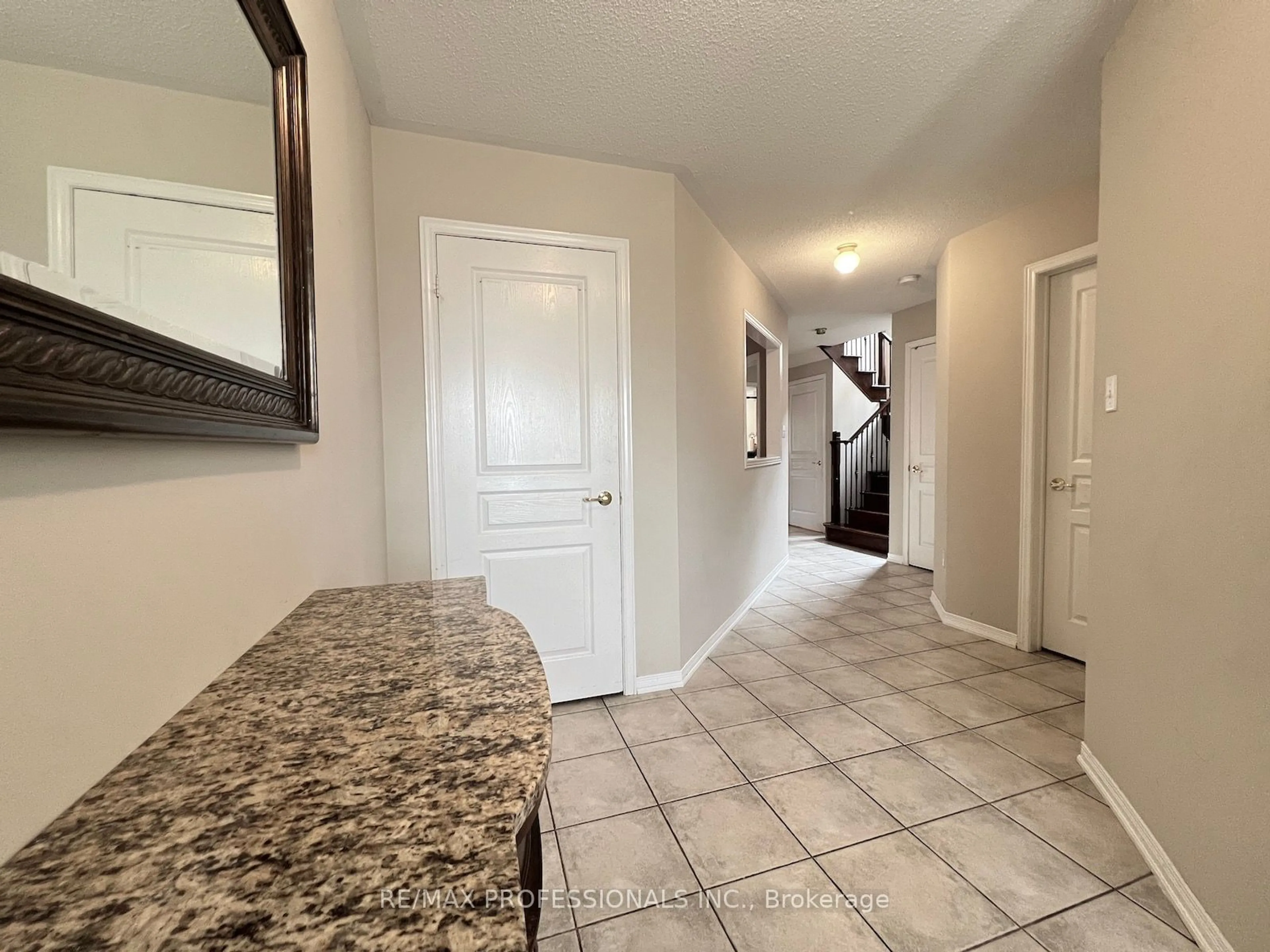 Indoor entryway for 3454 Crimson King Circ, Mississauga Ontario L5N 8N1