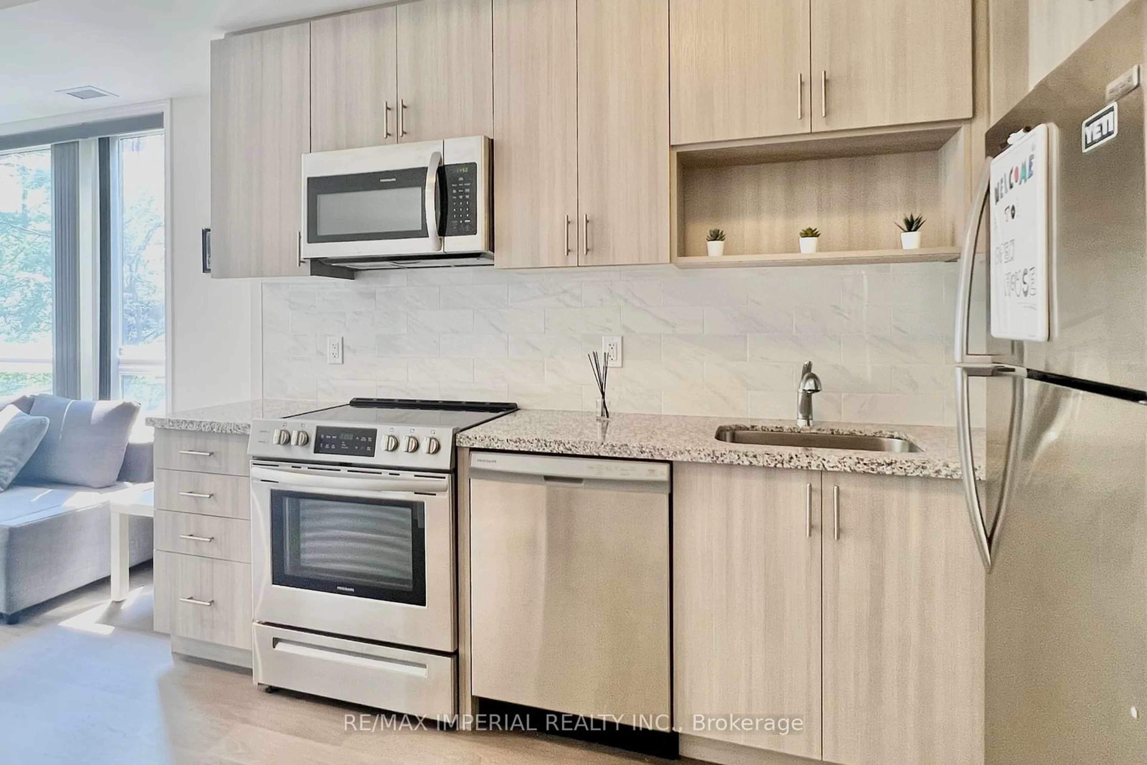 Standard kitchen for 1120 Briar Hill Ave #201, Toronto Ontario M6B 0A9