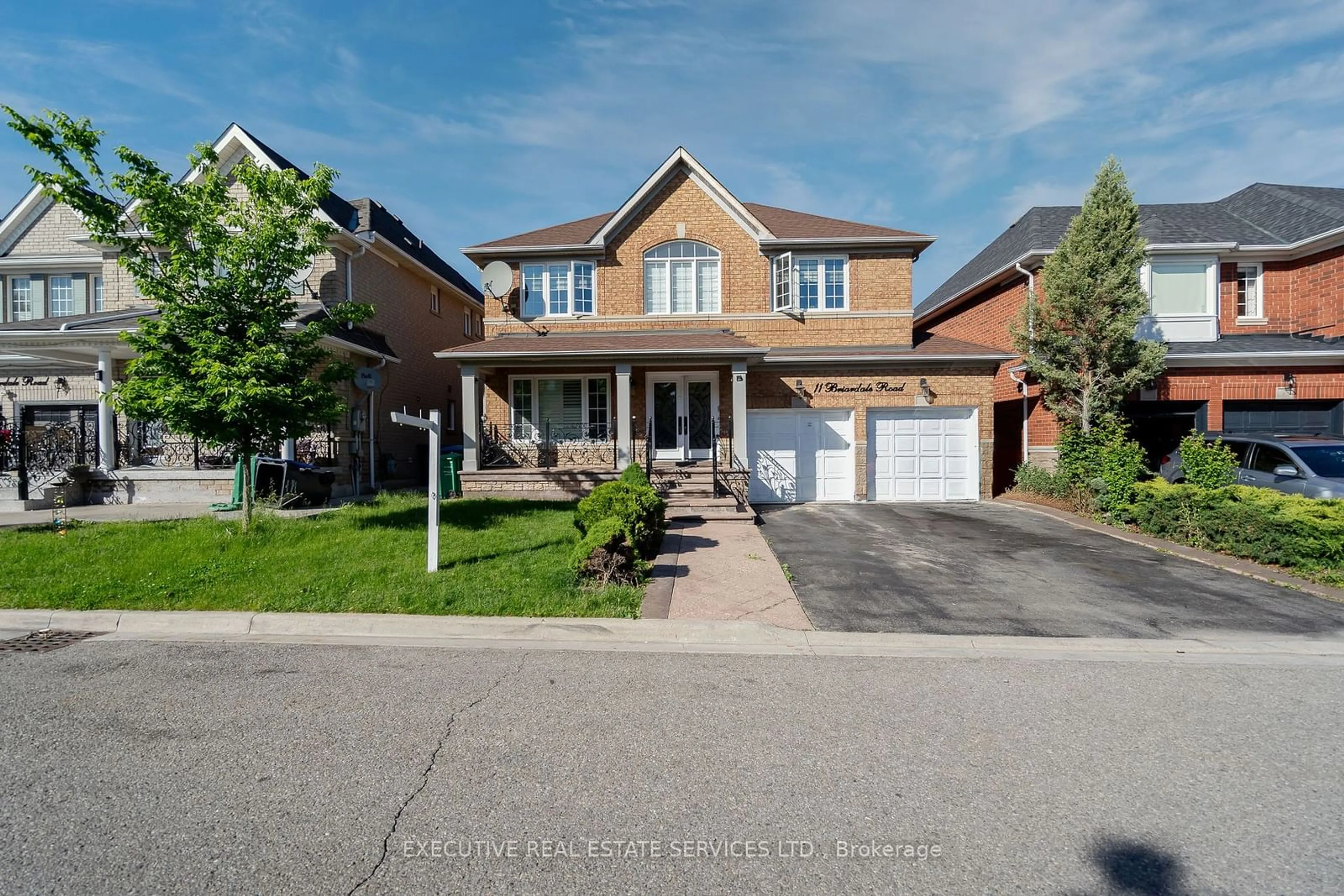 Frontside or backside of a home for 11 Briardale Rd, Brampton Ontario L7A 1S6