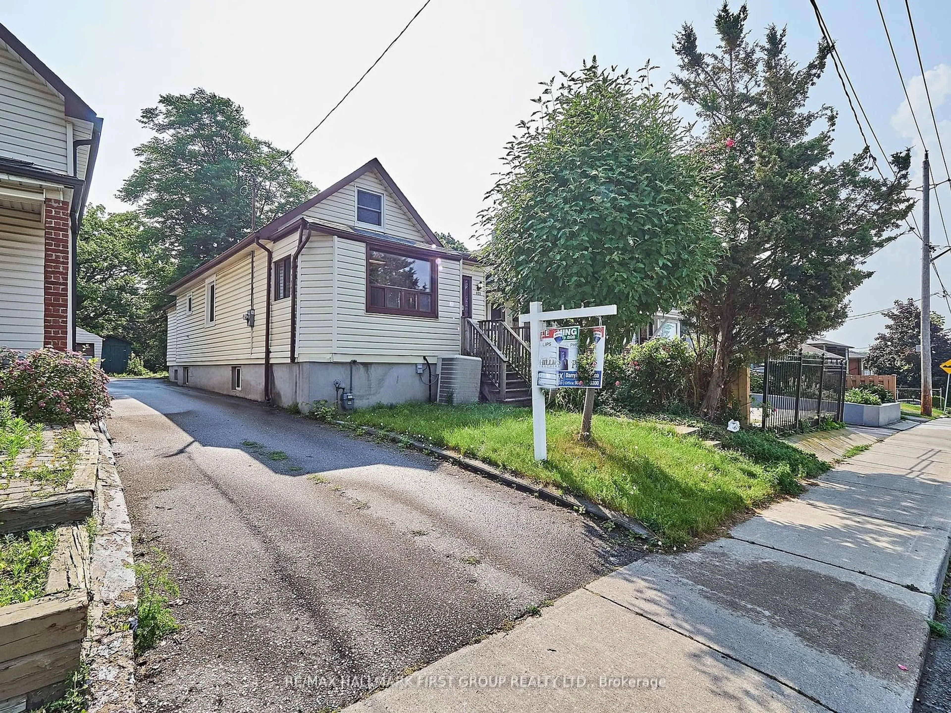 Frontside or backside of a home for 603 McRoberts Ave, Toronto Ontario M6E 4R5