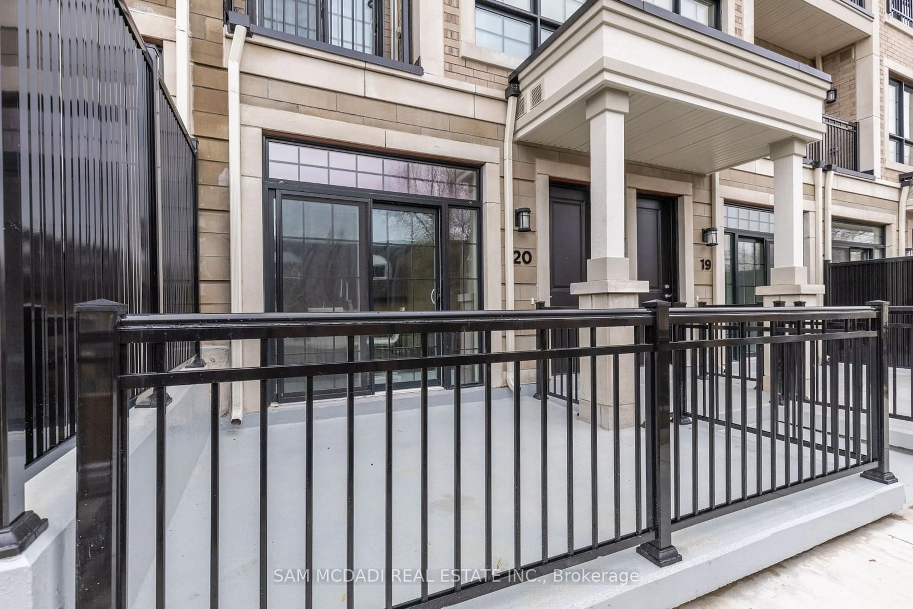 Patio for 95 Brookfield Rd #20, Oakville Ontario L6K 2Y8
