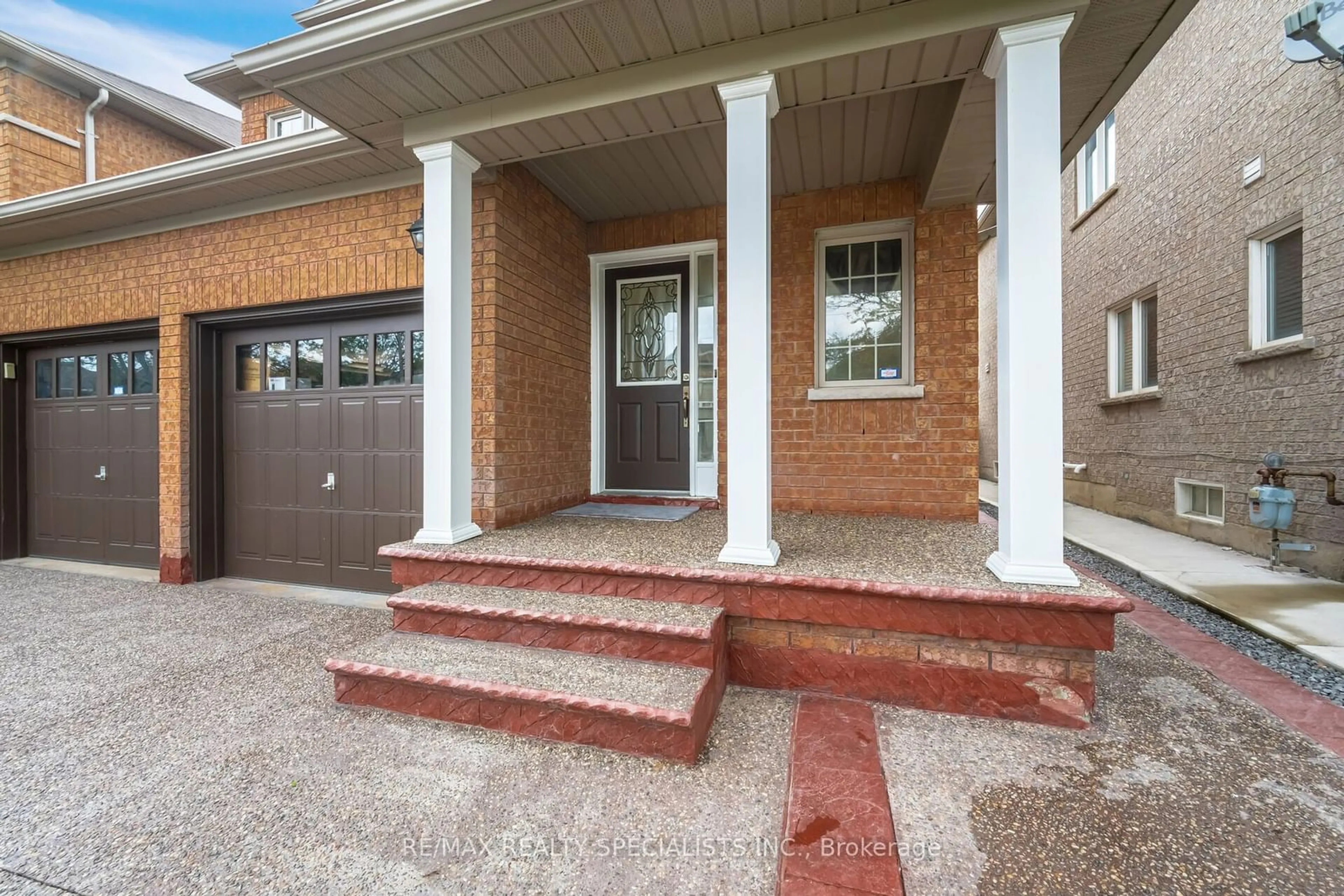 Home with brick exterior material for 16 Mountland Rd, Brampton Ontario L6P 1Z9