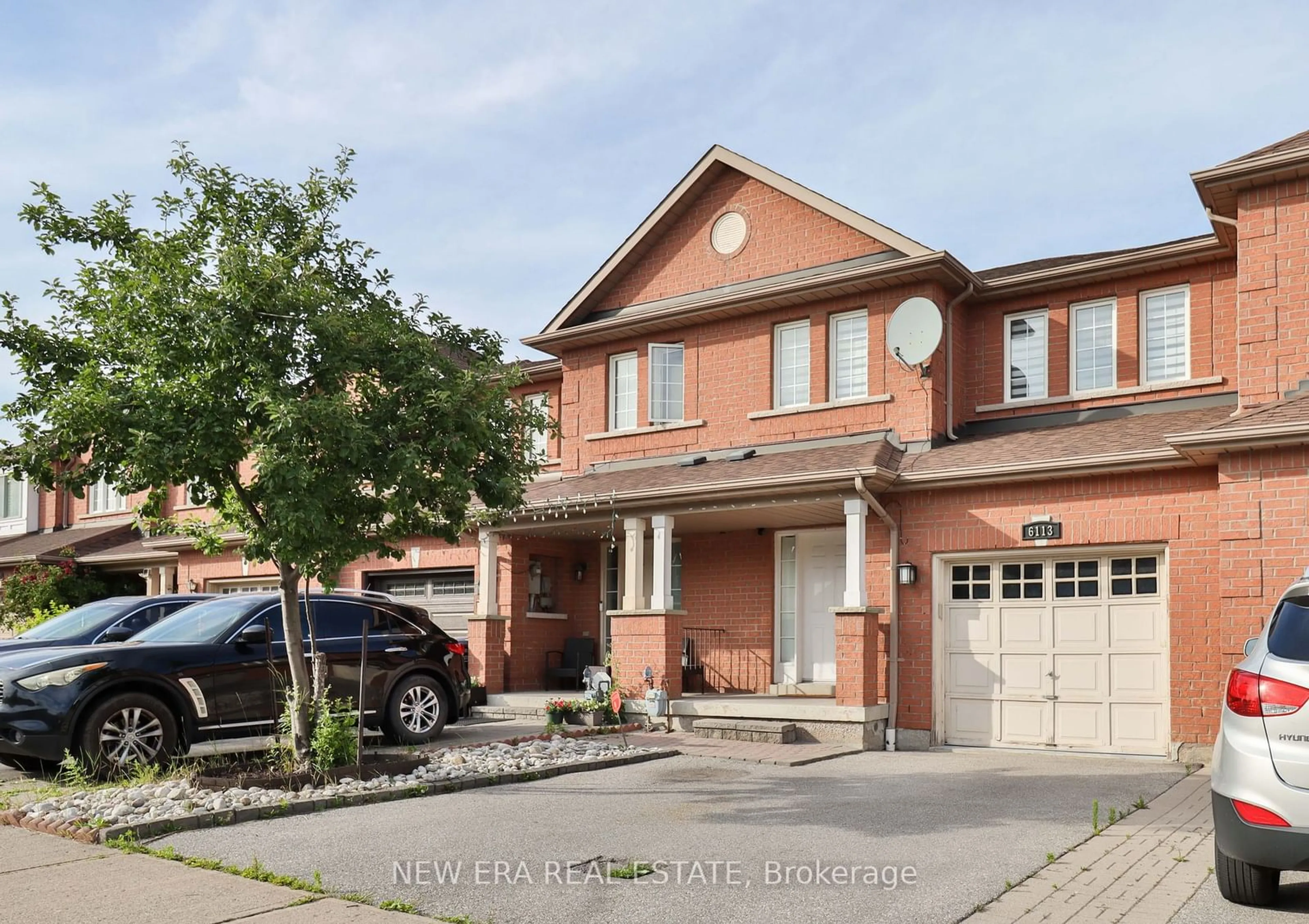 Home with brick exterior material for 6113 Rowers Cres, Mississauga Ontario L5V 3A3