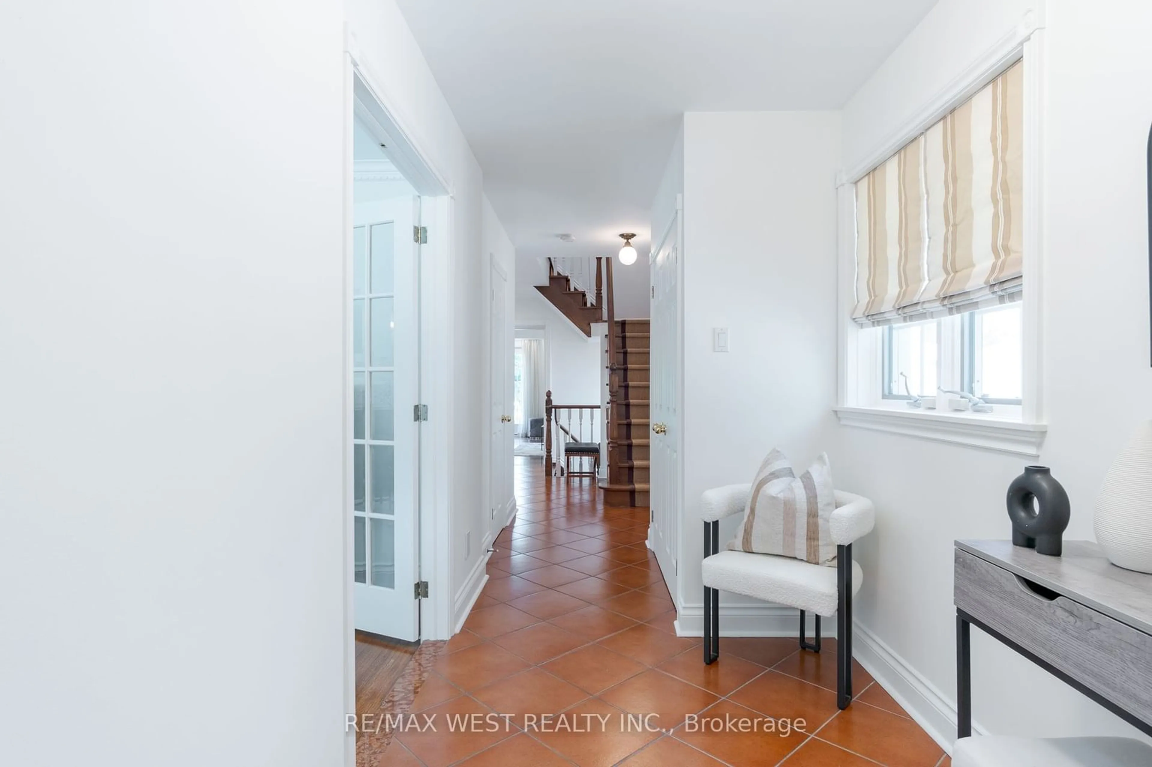 Indoor entryway for 46 Queen Anne Rd, Toronto Ontario M9X 1S9