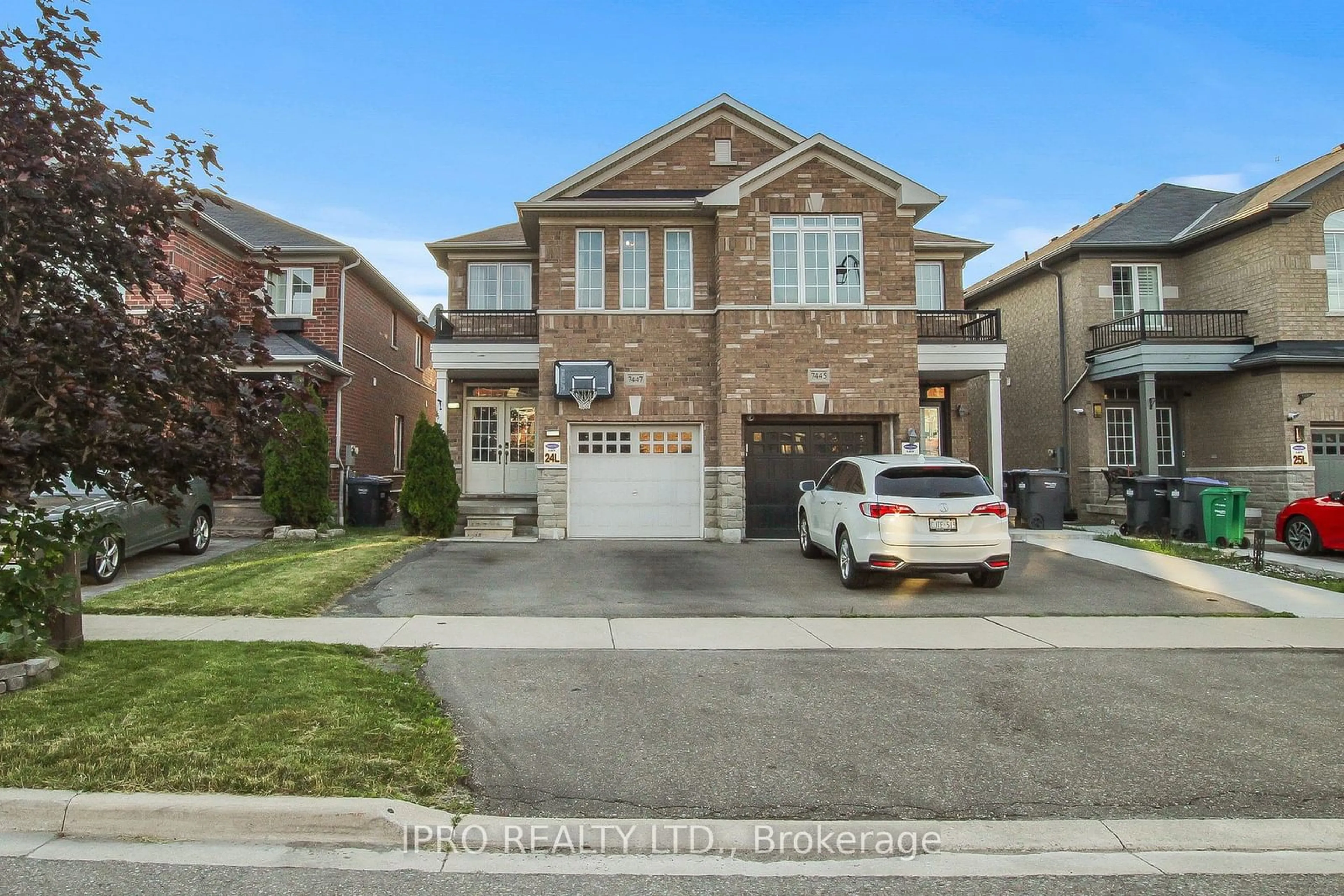Frontside or backside of a home for 7447 Saint Barbara Blvd, Mississauga Ontario L5W 0G3