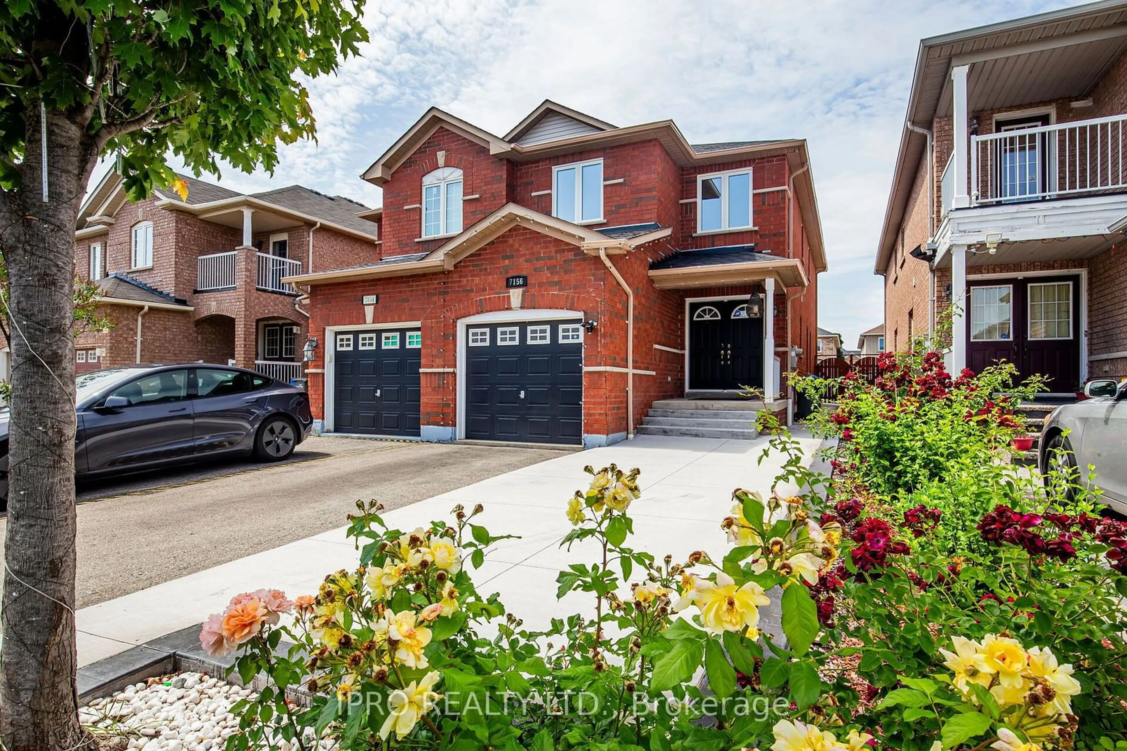 Home with brick exterior material for 7156 Village Walk, Mississauga Ontario L5W 1X2