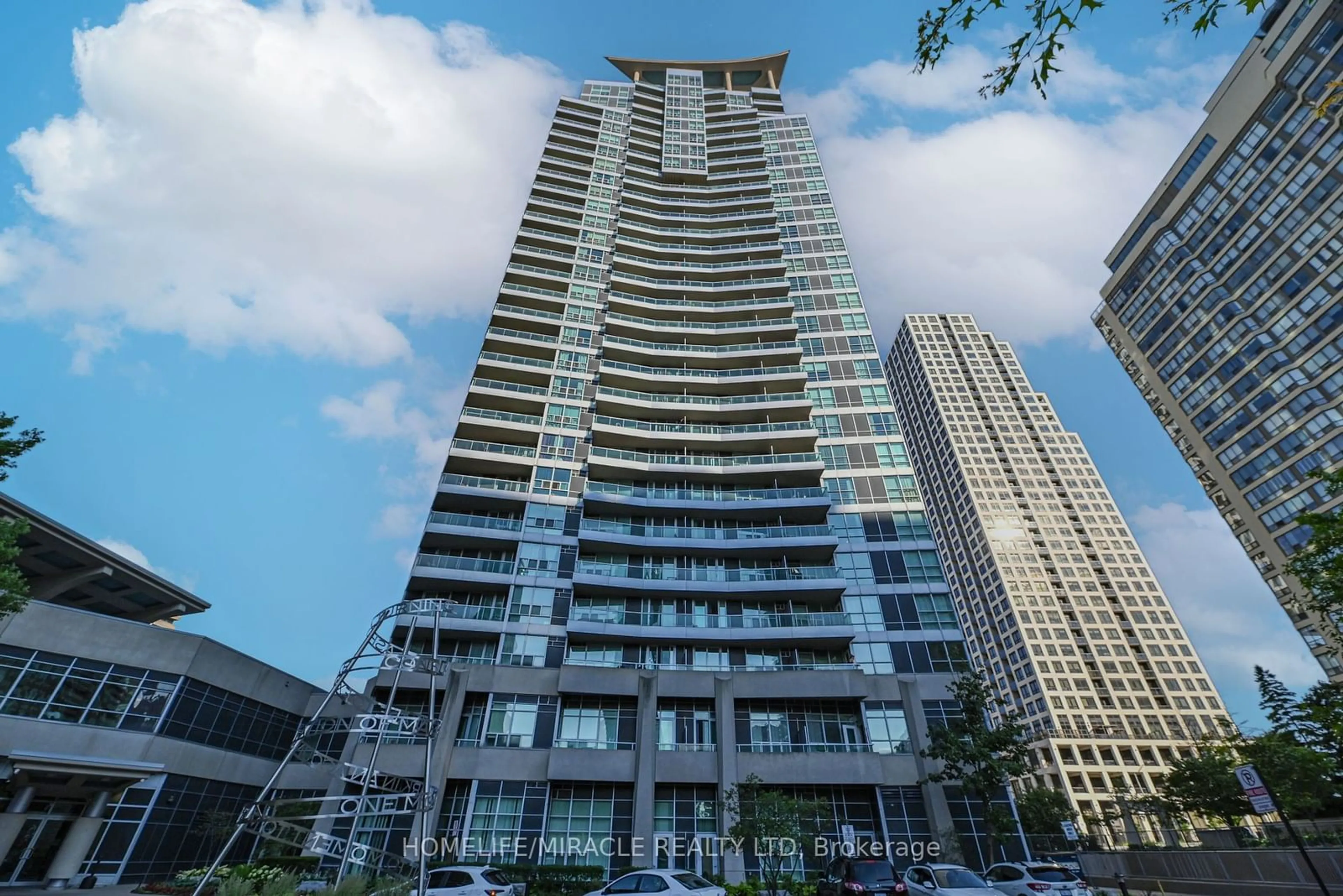 A pic from exterior of the house or condo for 33 Elm Dr #502, Mississauga Ontario L5B 4M2