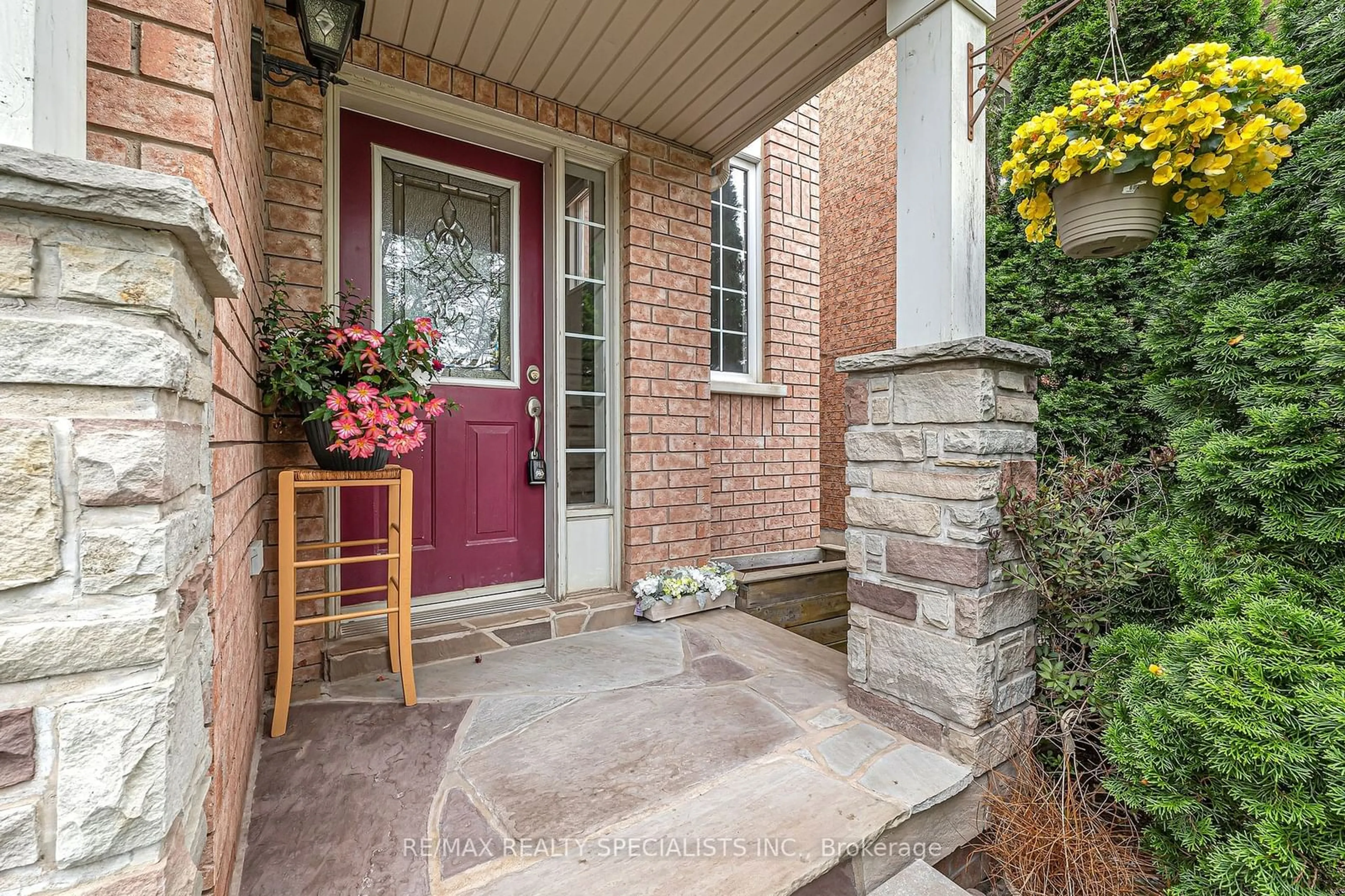 Indoor entryway for 3 Mistycreek Cres, Brampton Ontario L7A 2N4