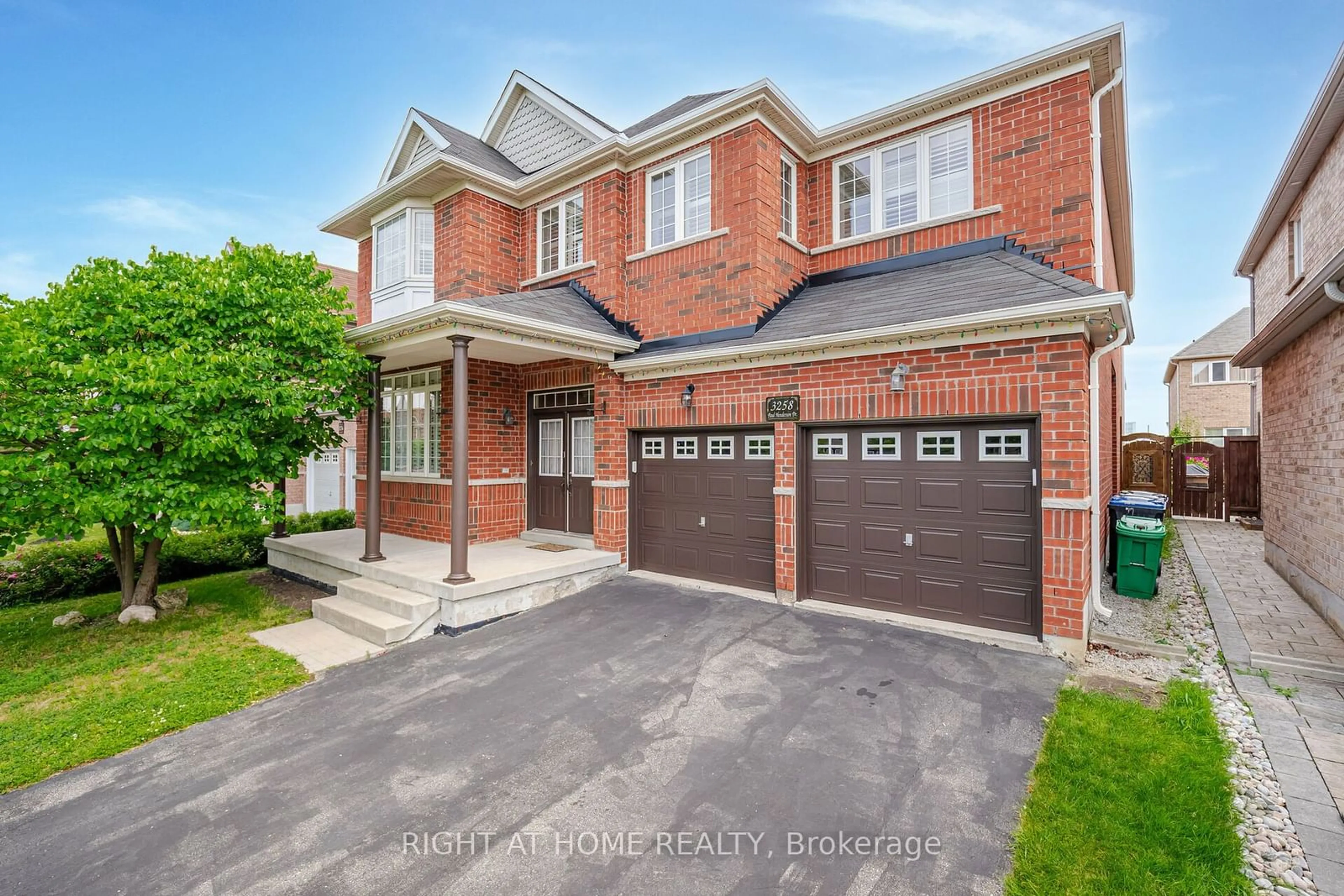 Home with brick exterior material for 3258 Paul Henderson Dr, Mississauga Ontario L5M 0H3