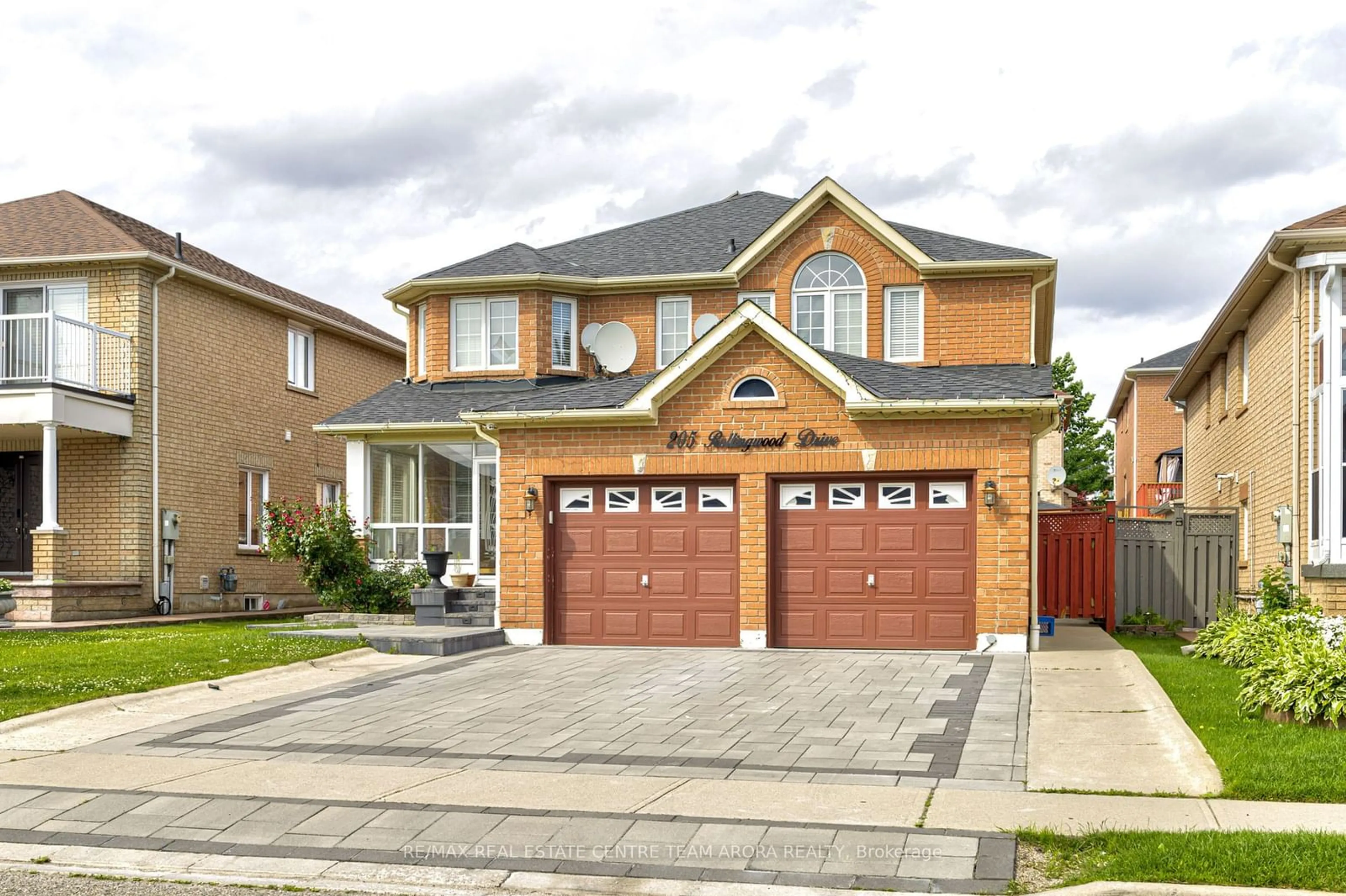 Home with brick exterior material for 205 Rollingwood Dr, Brampton Ontario L6Y 5J6