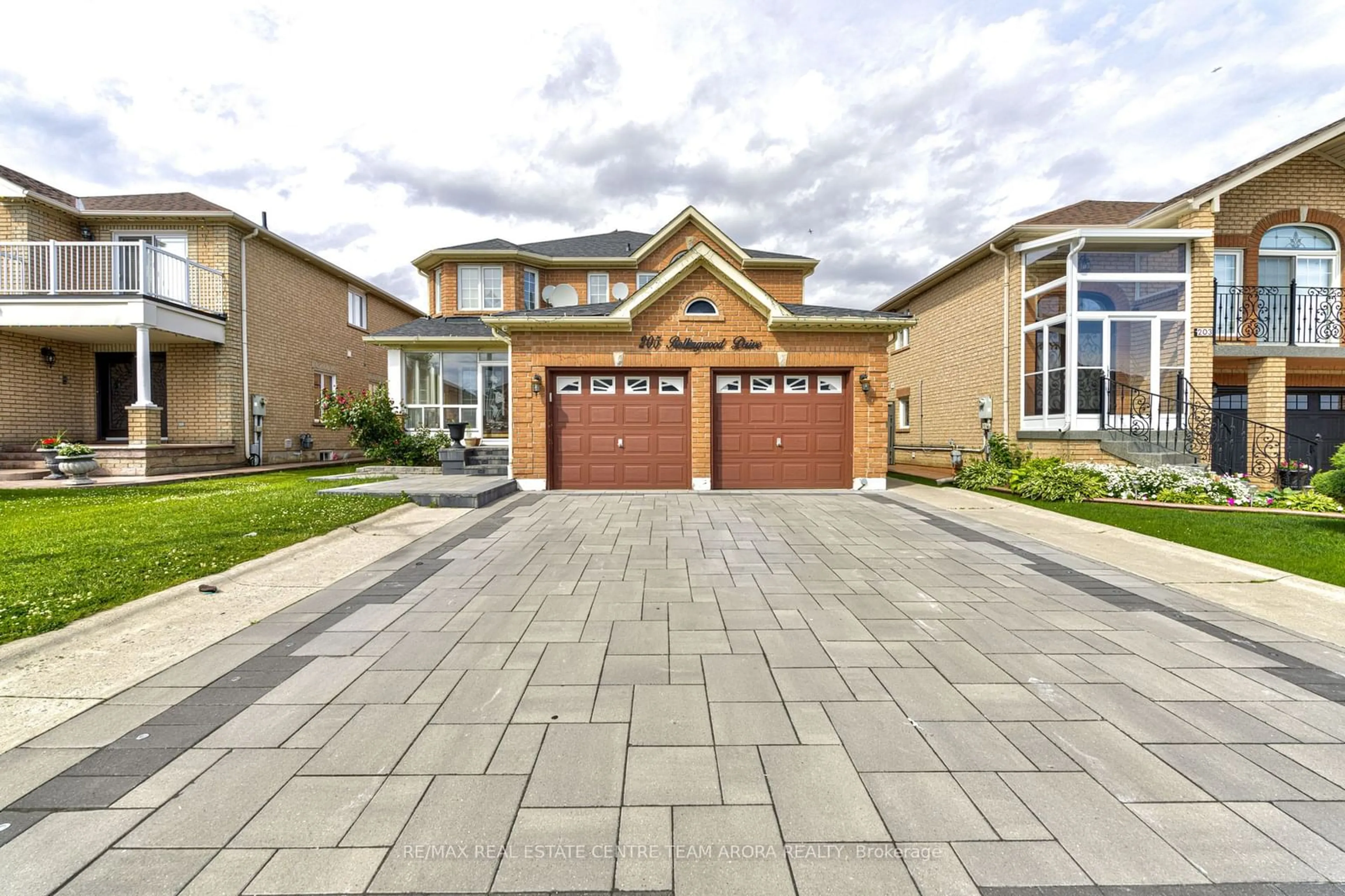 Frontside or backside of a home for 205 Rollingwood Dr, Brampton Ontario L6Y 5J6