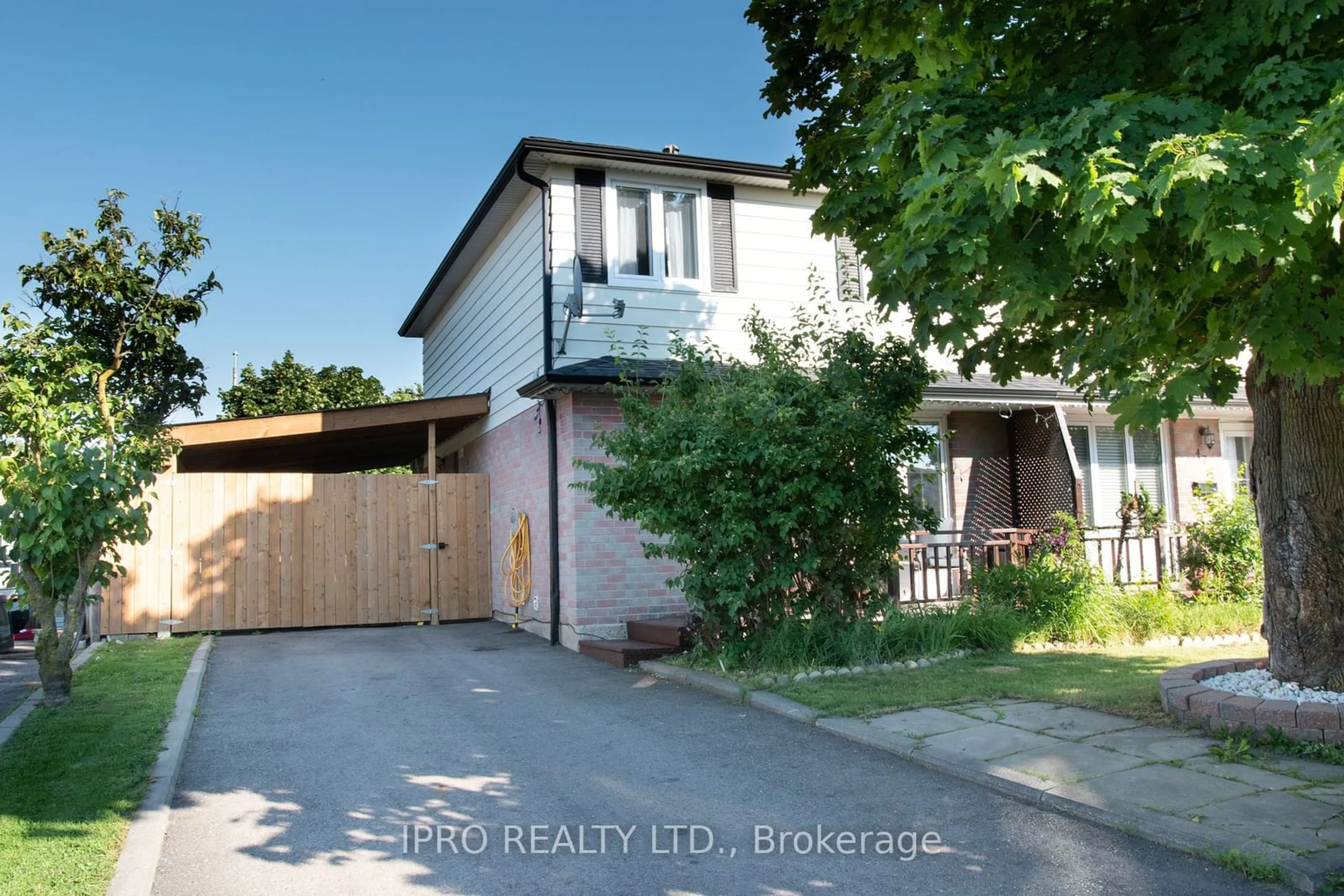 Frontside or backside of a home for 45 Juniper Cres, Brampton Ontario L6S 1J9