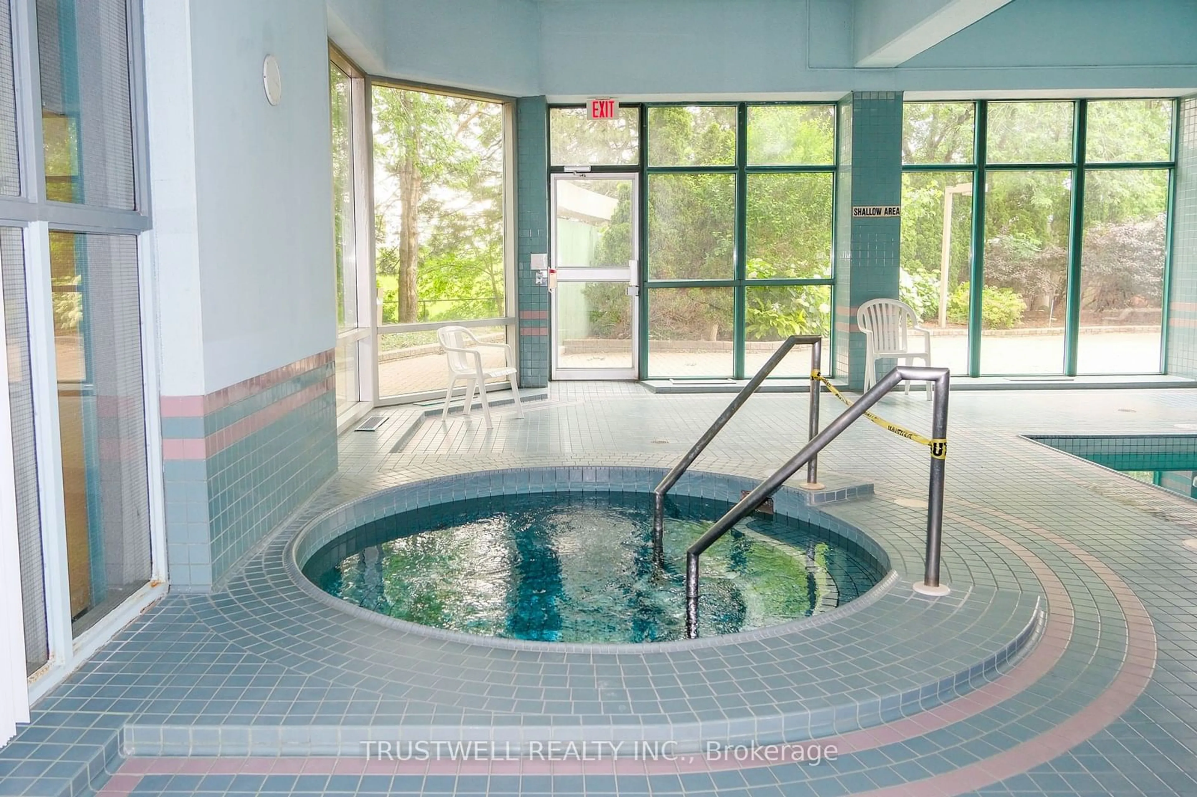 Indoor or outdoor pool for 4450 Tucana Crt #2102, Mississauga Ontario L5R 3R4