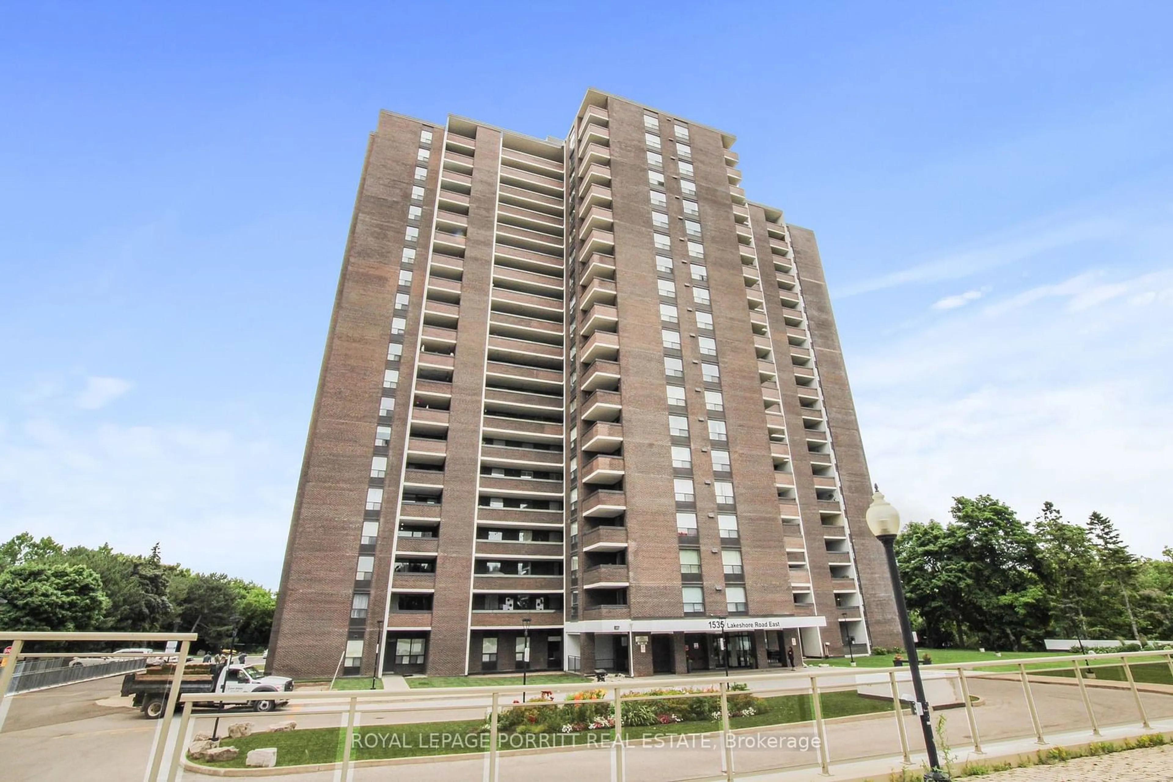 A pic from exterior of the house or condo for 1535 Lakeshore Rd #510, Mississauga Ontario L5E 3E2