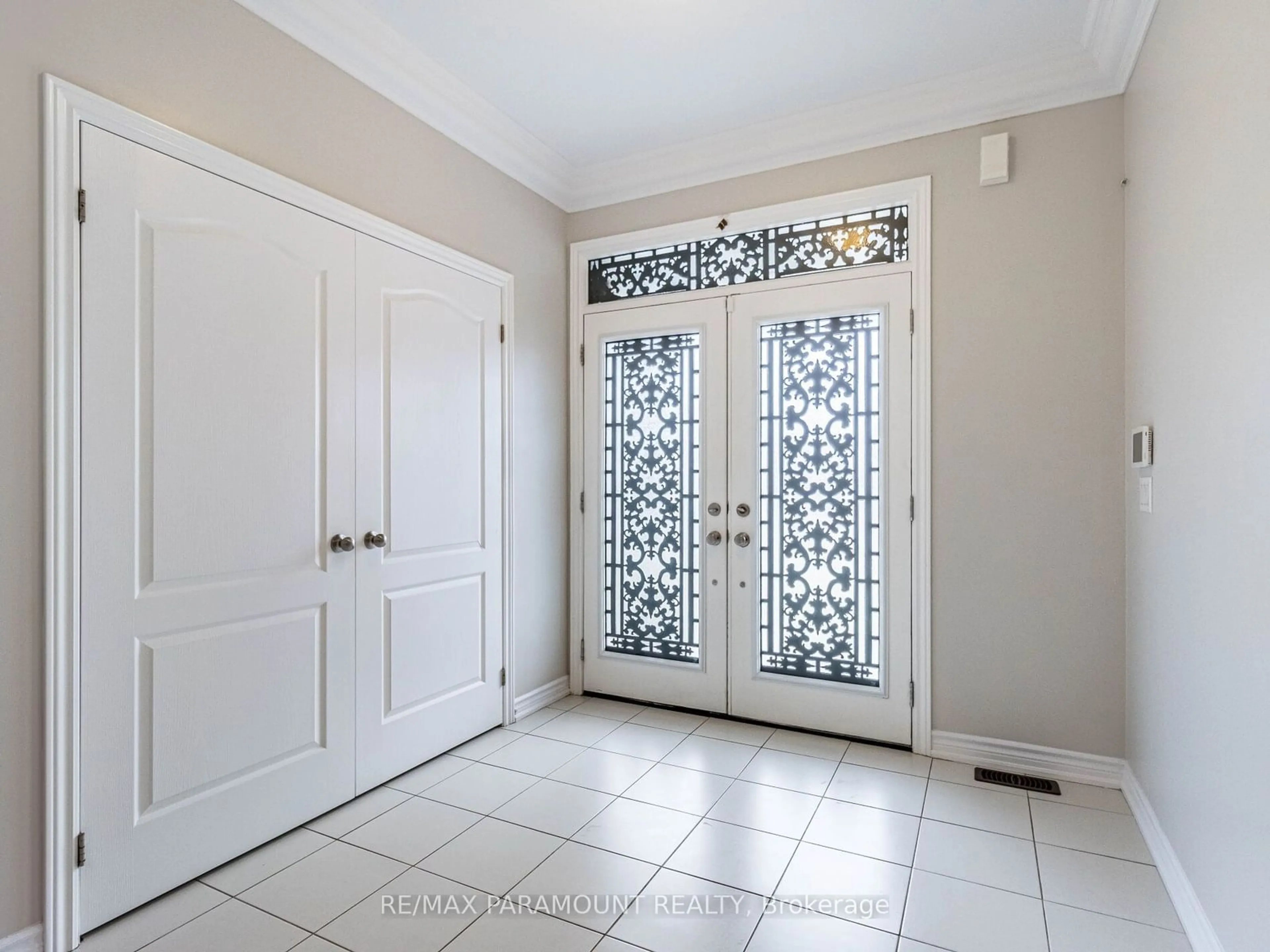 Indoor entryway for 25 Helderman St, Caledon Ontario L7C 4B7