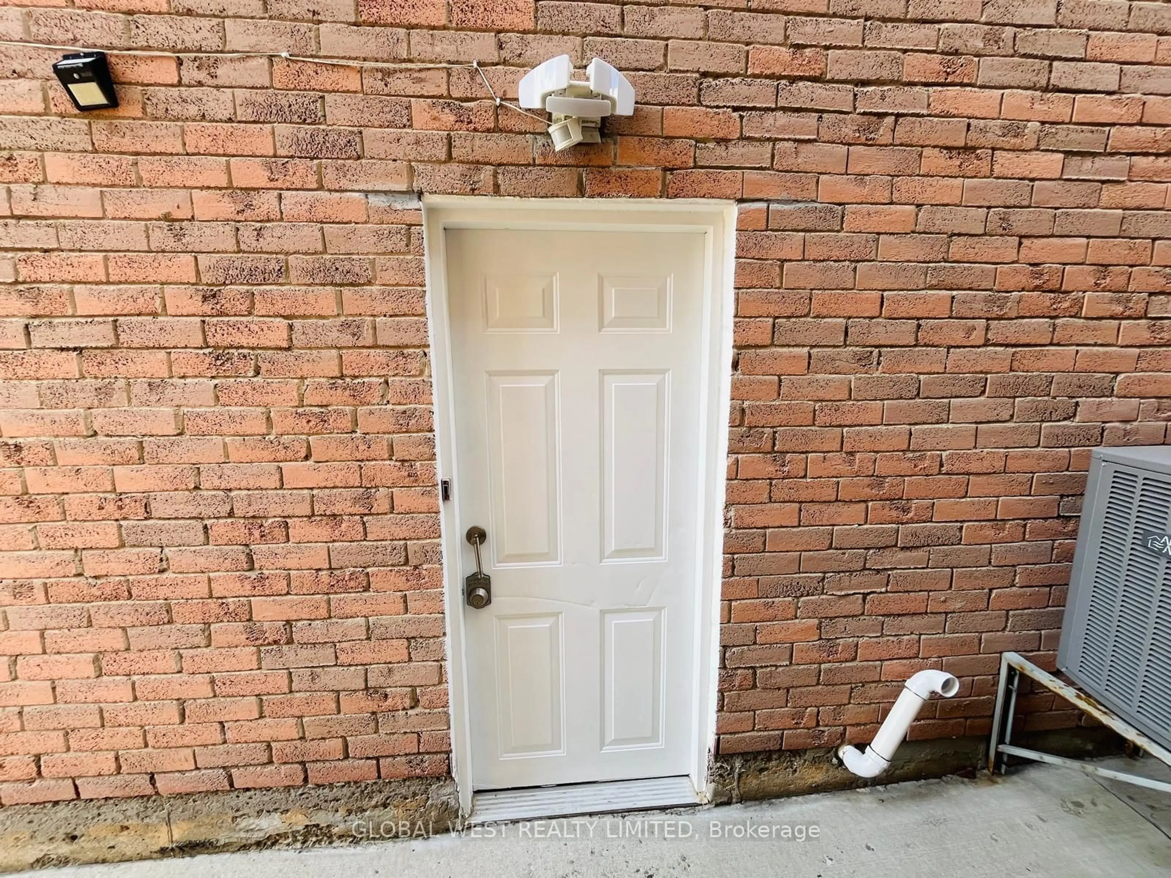 Indoor entryway for 78 Sandmere Ave, Brampton Ontario L6Z 4A1