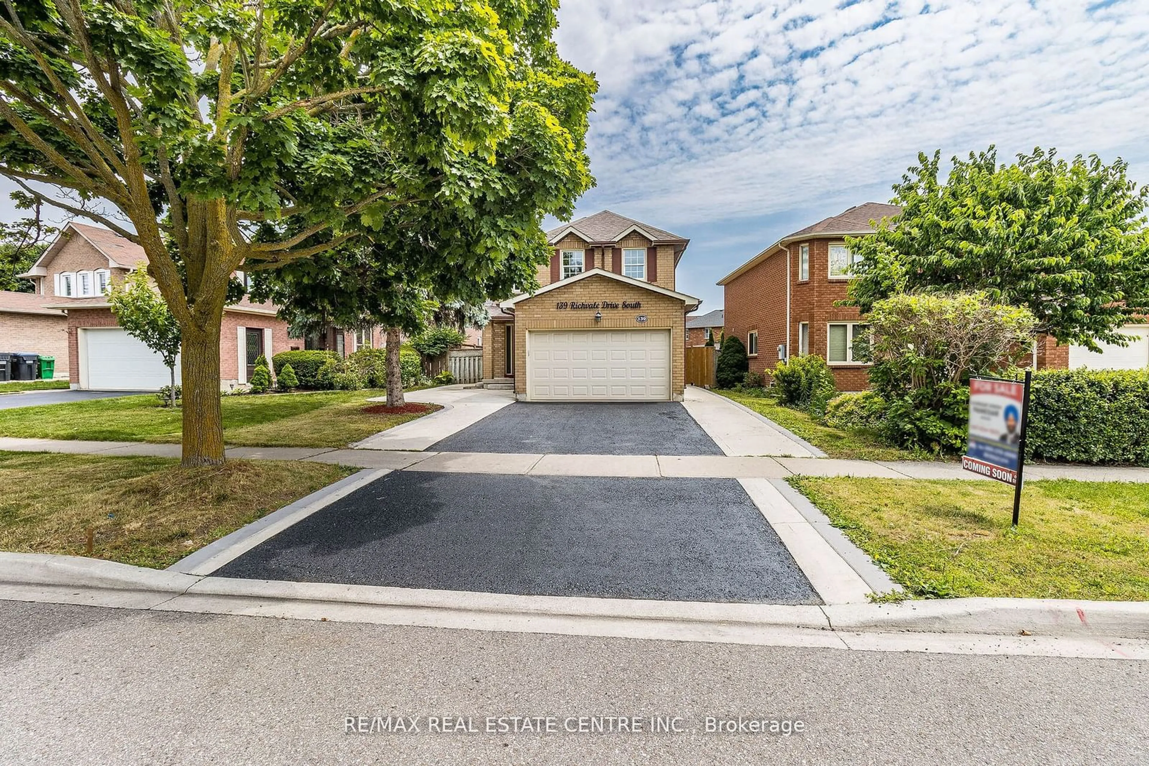 Frontside or backside of a home for 139 Richvale Dr, Brampton Ontario L6Z 4G6