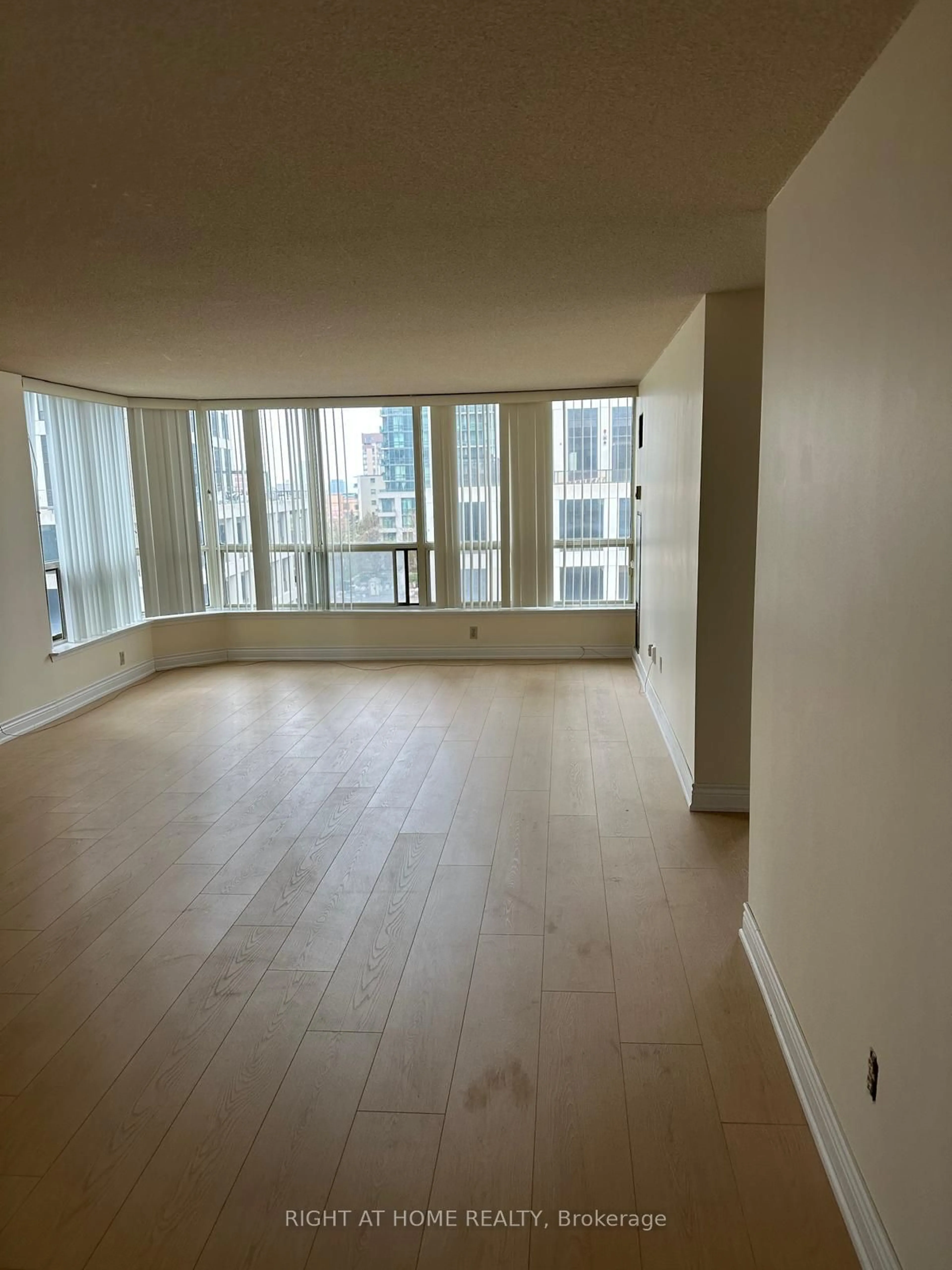 A pic of a room for 55 Elm Dr #511, Mississauga Ontario L5B 3Z3