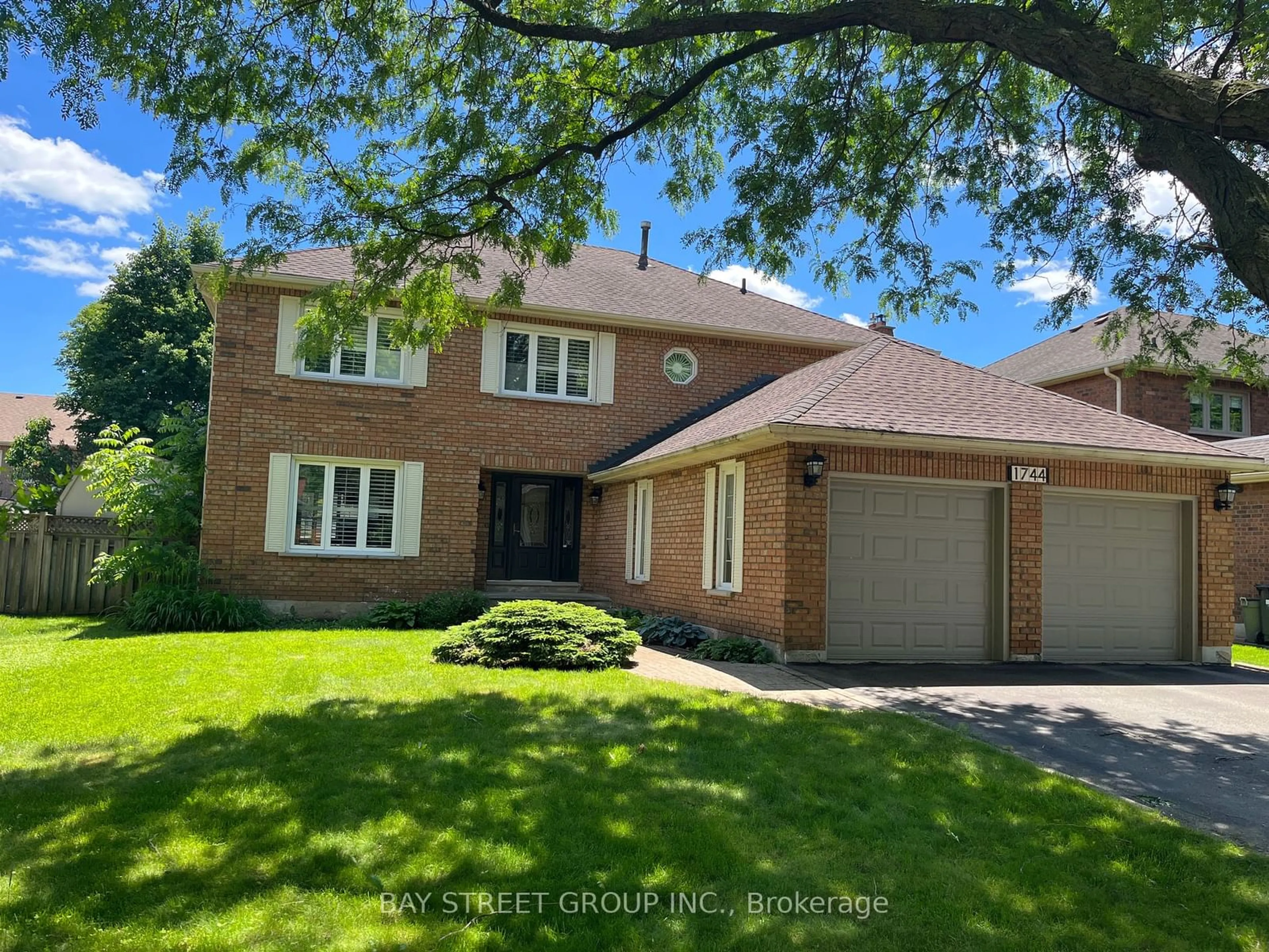 Frontside or backside of a home for 1744 Delderfield Cres, Mississauga Ontario L5M 3H3